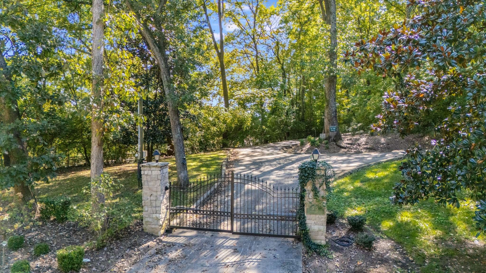515 Hillwood Blvd