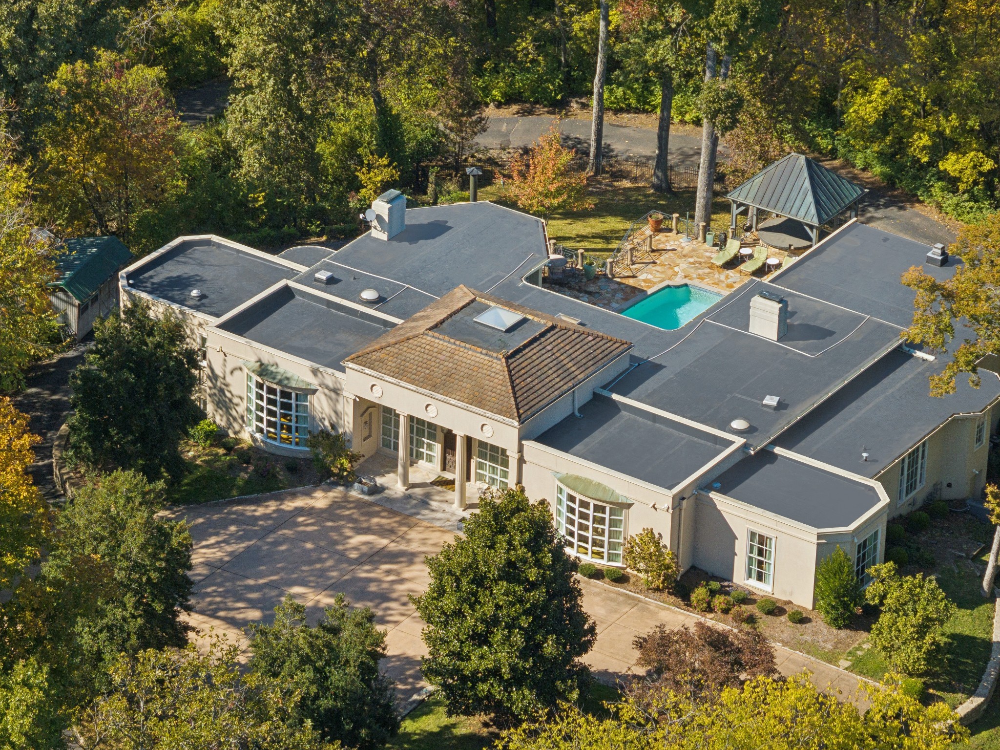 515 Hillwood Blvd