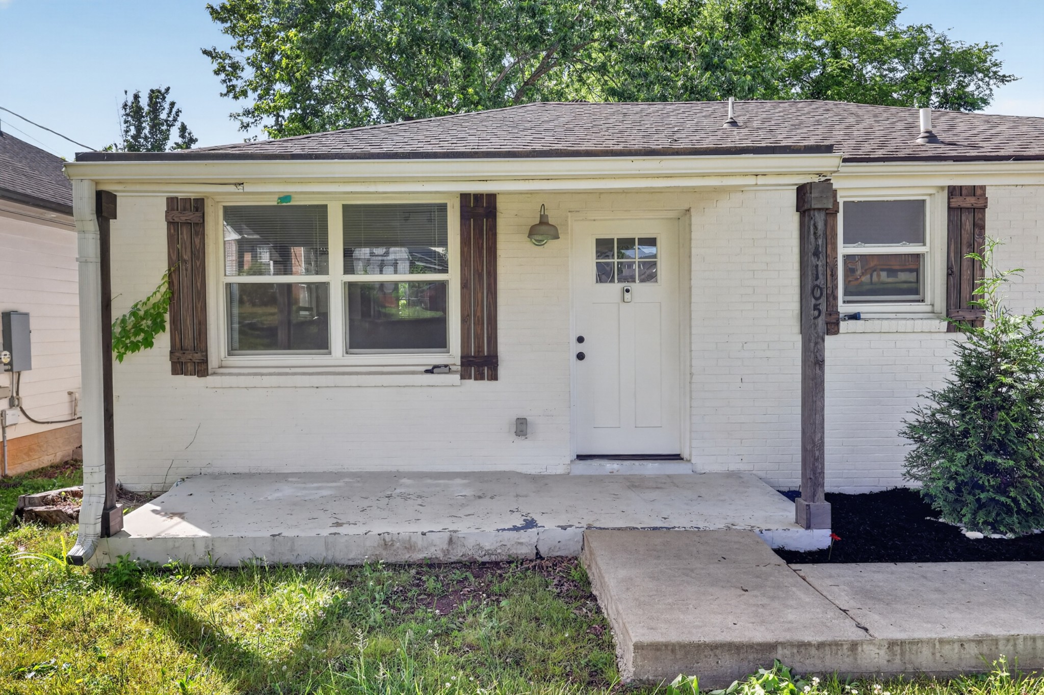 4105 Main St