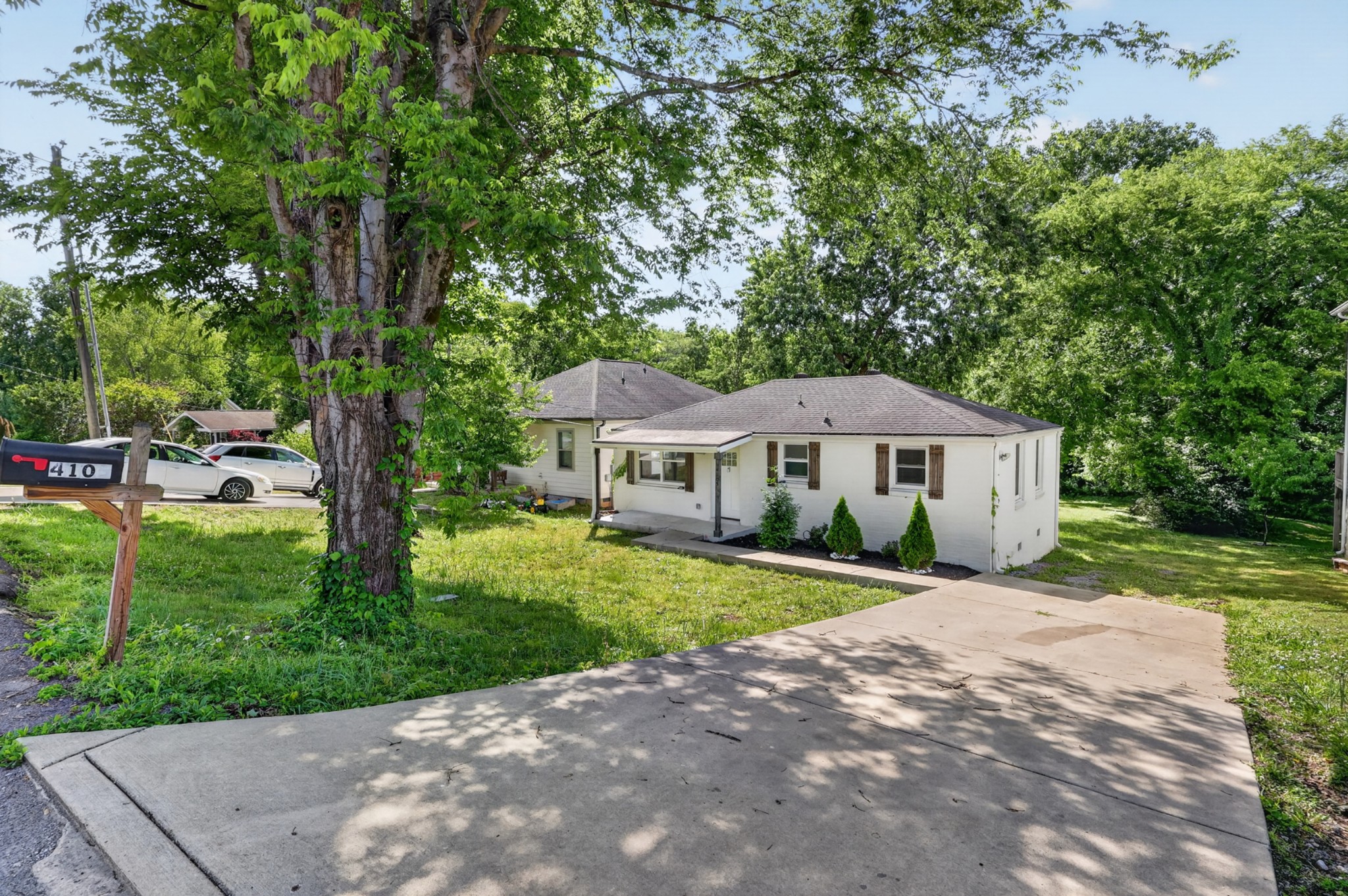 4105 Main St