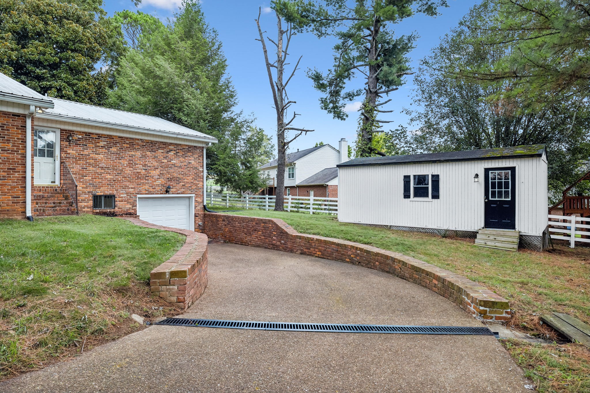 2641 Buckner Rd