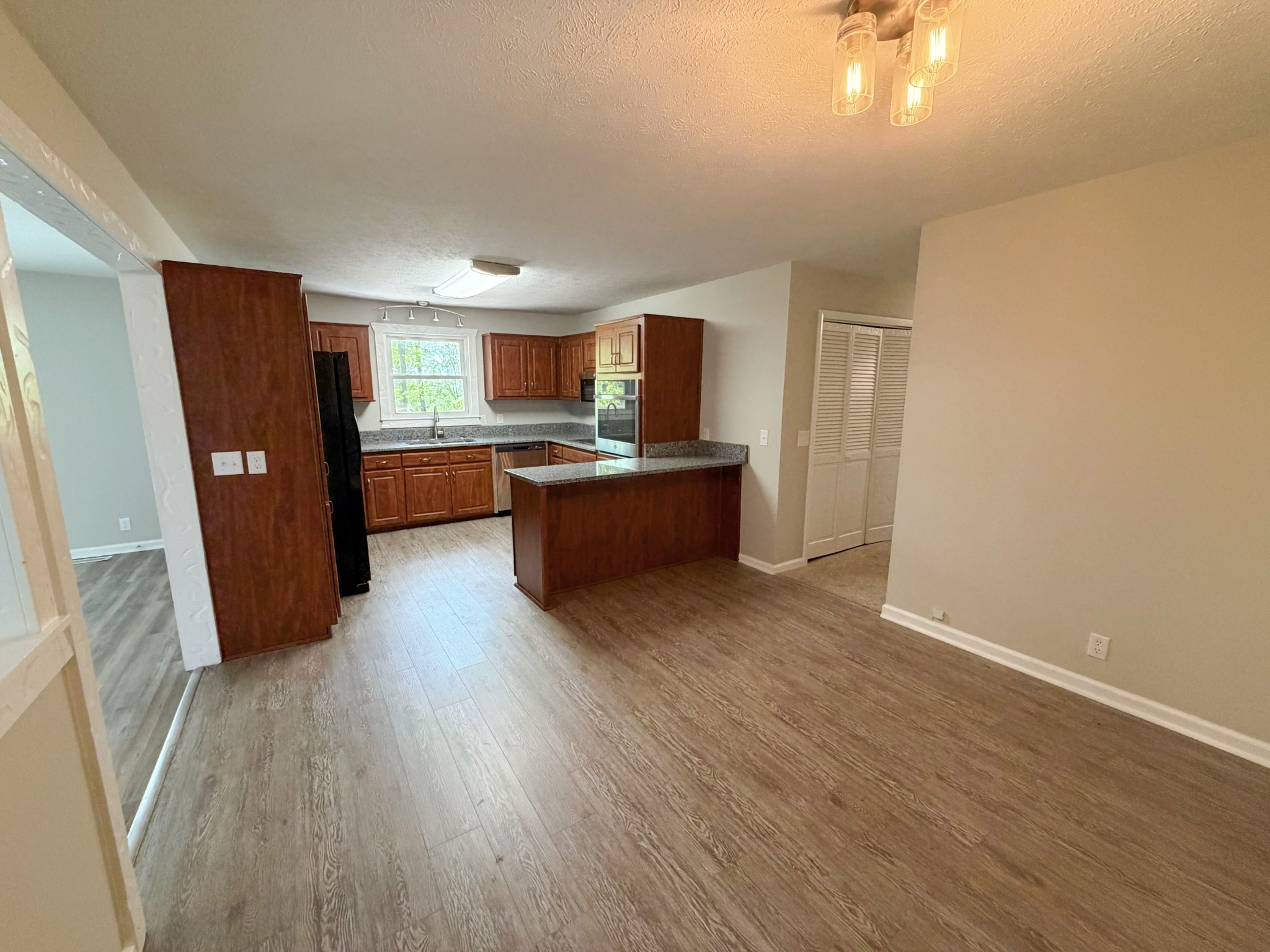 159 W Hester Rd