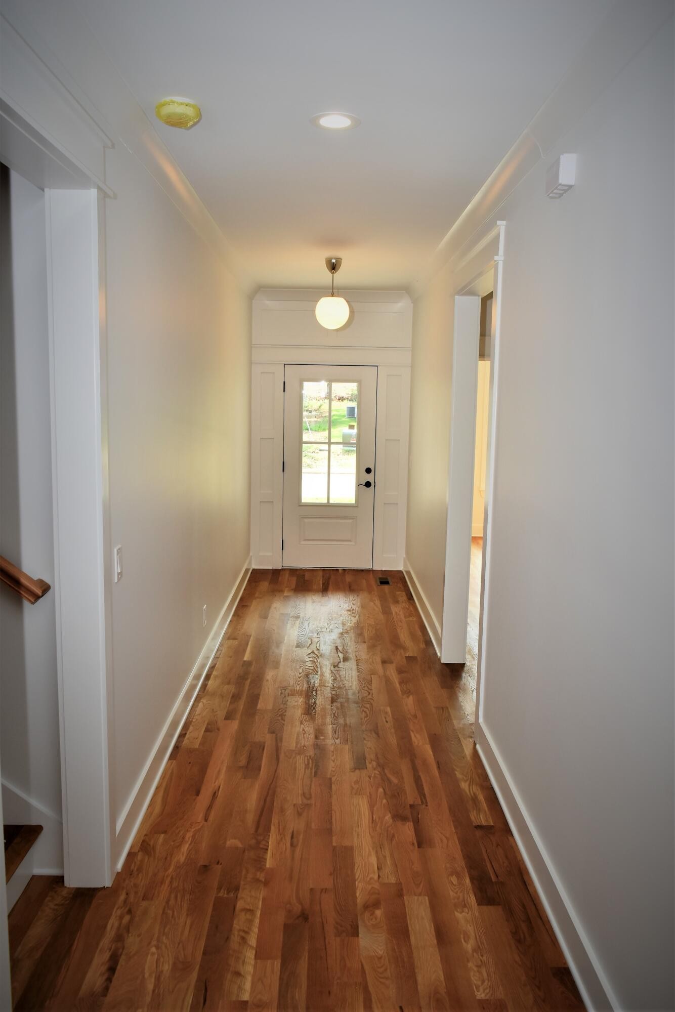 5032 Lakeside Lane, NE