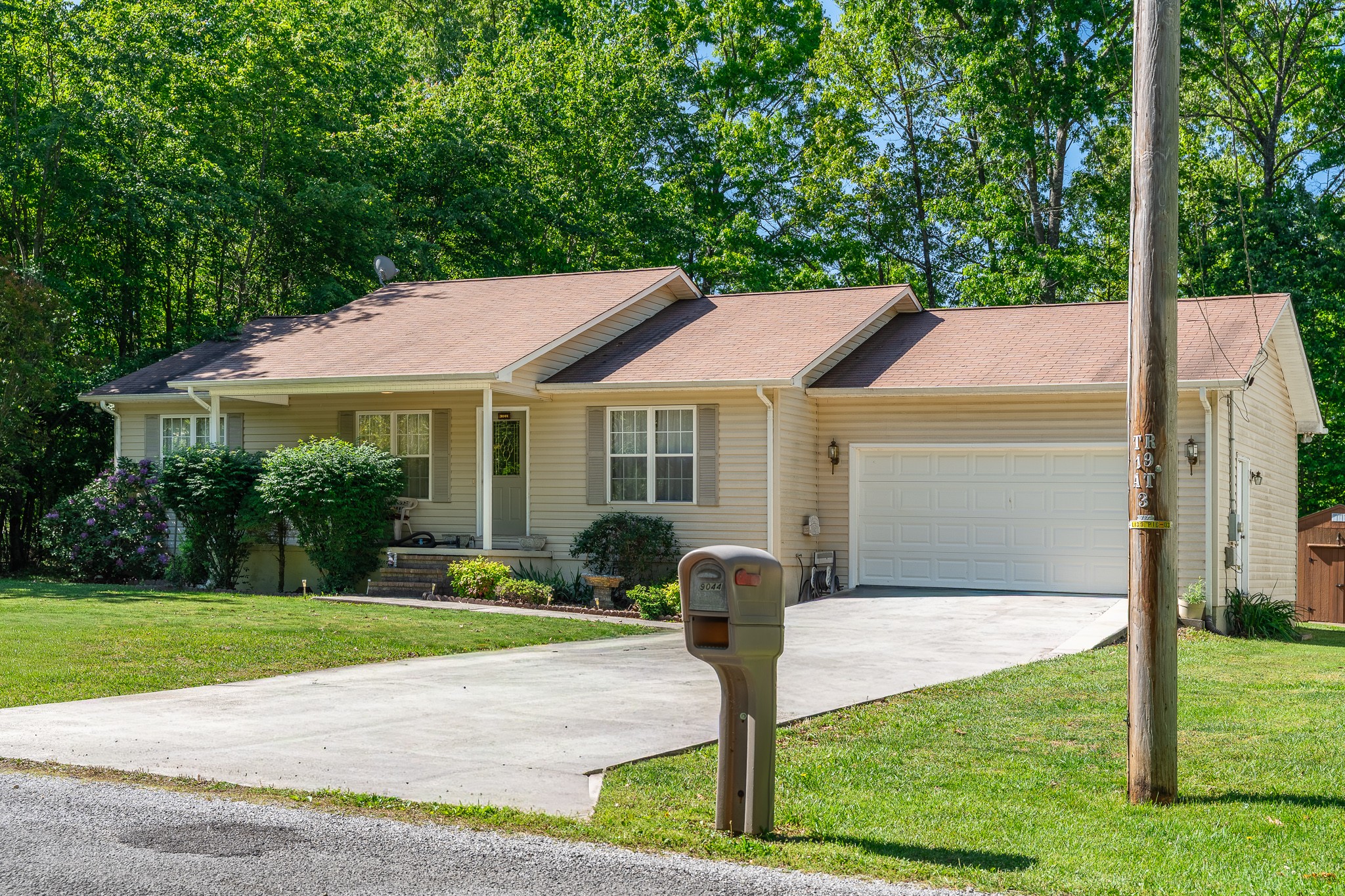 9044 Weketa Dr