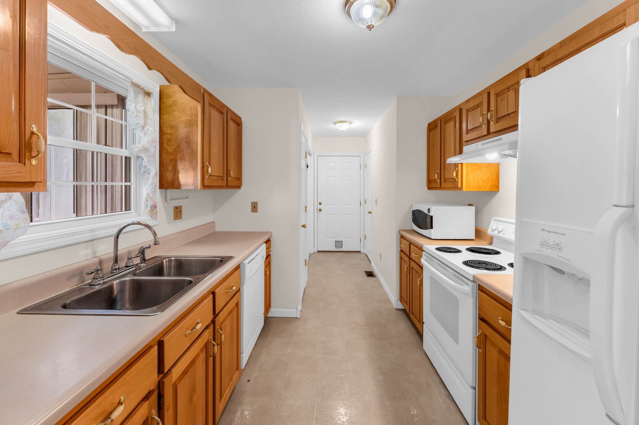 9044 Weketa Dr