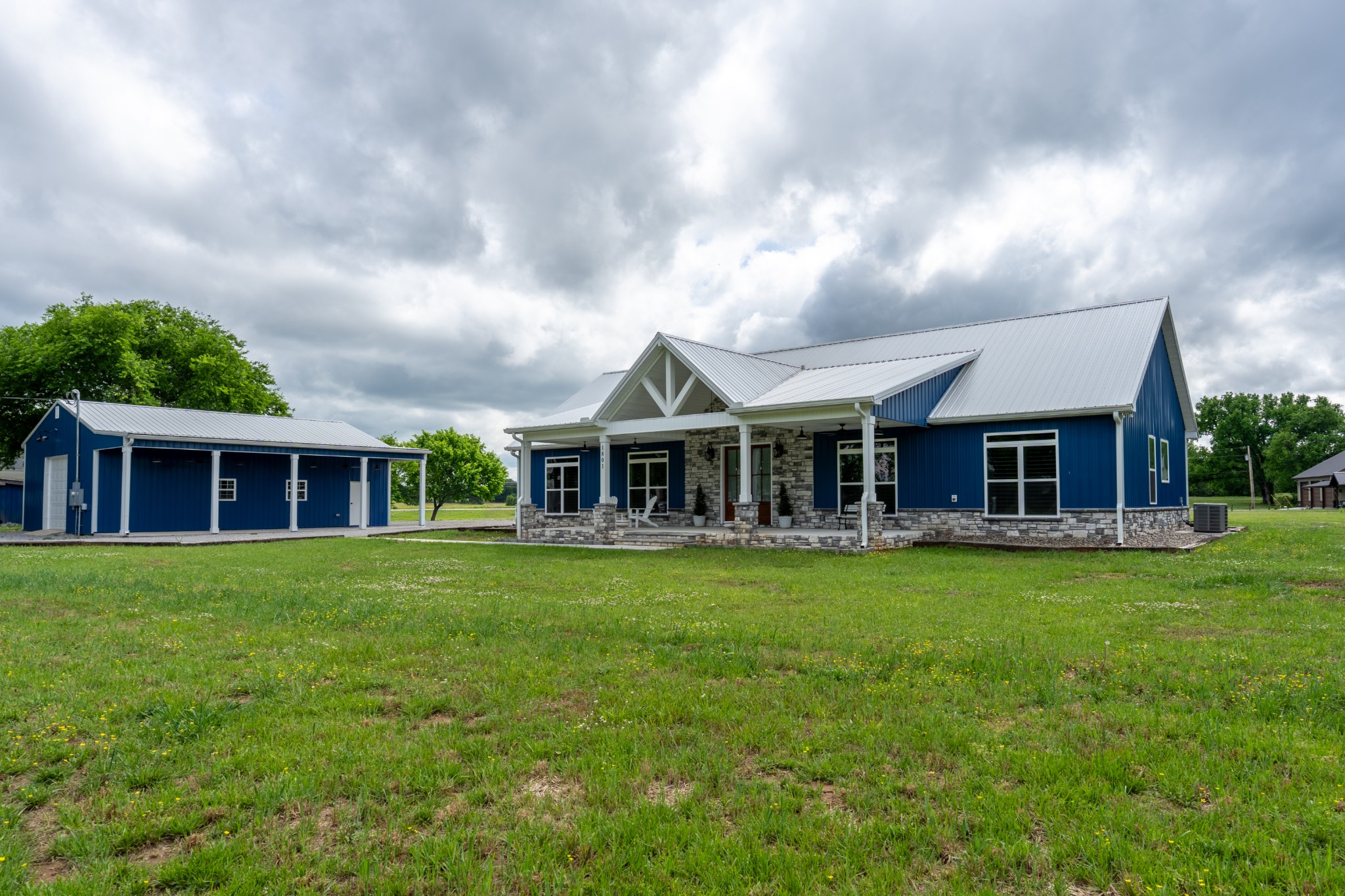 1801 Twin Caves Dr