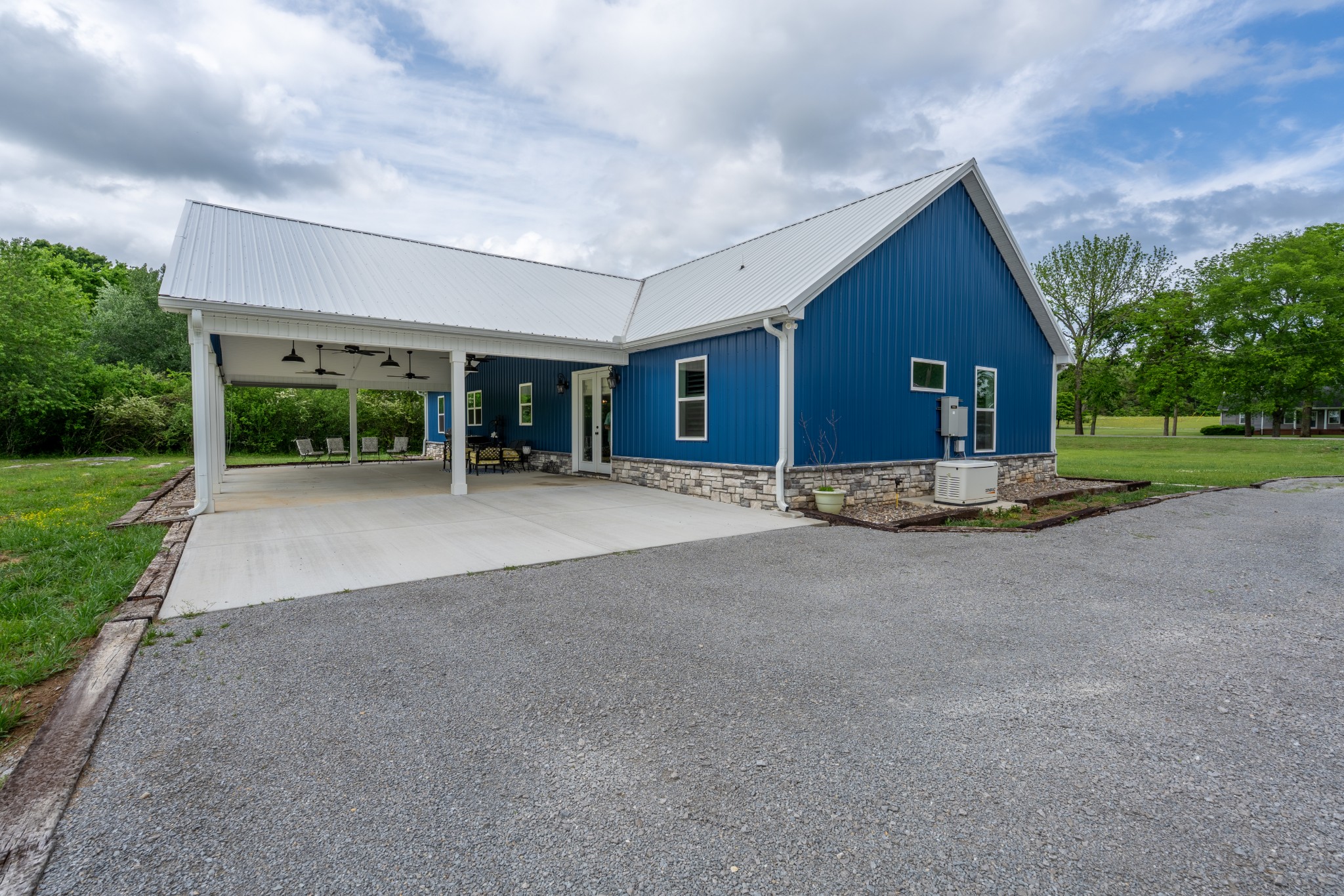 1801 Twin Caves Dr