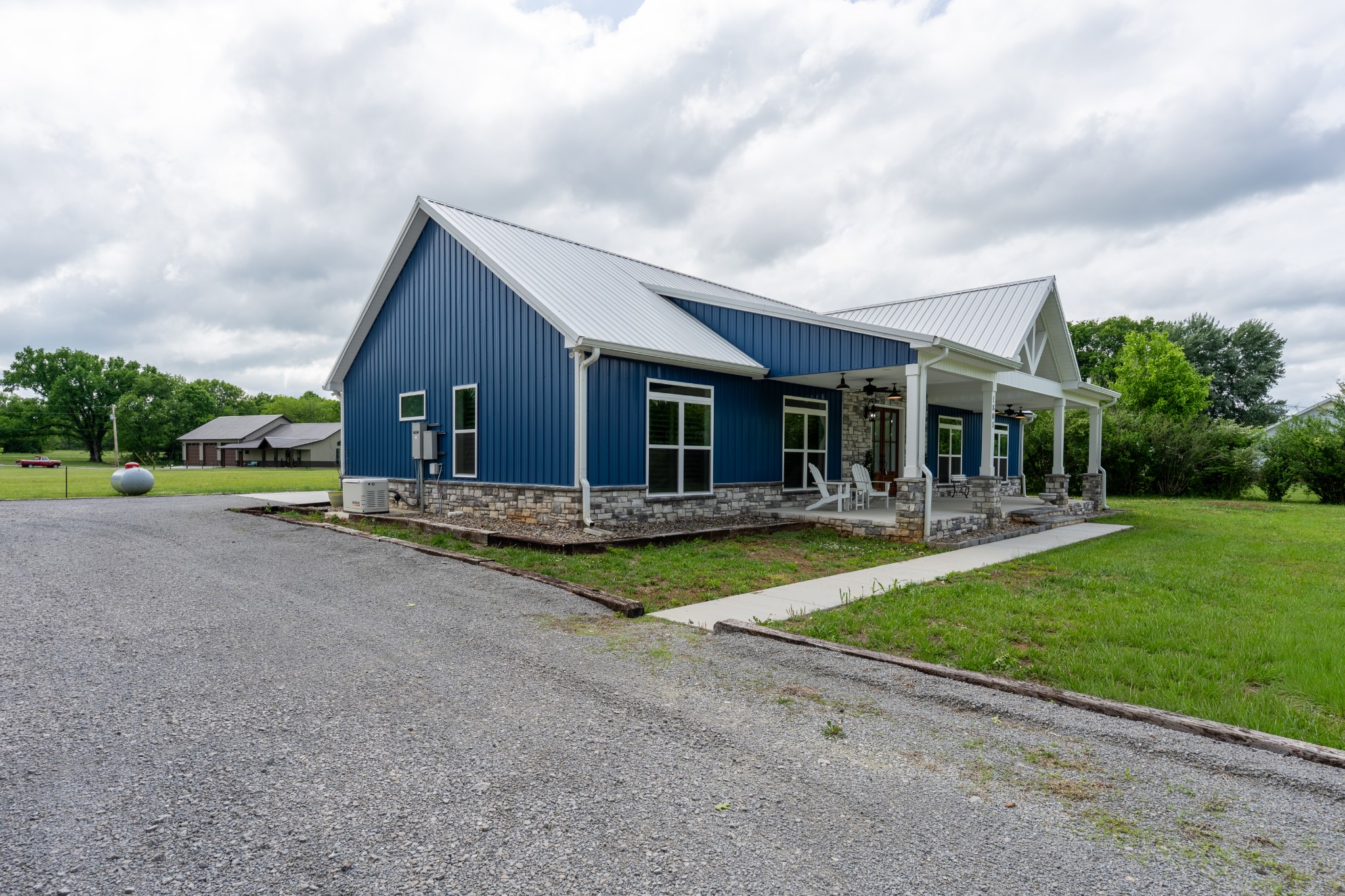1801 Twin Caves Dr
