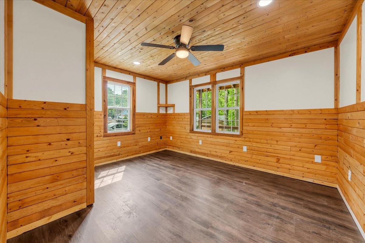 341 Cooper Ln