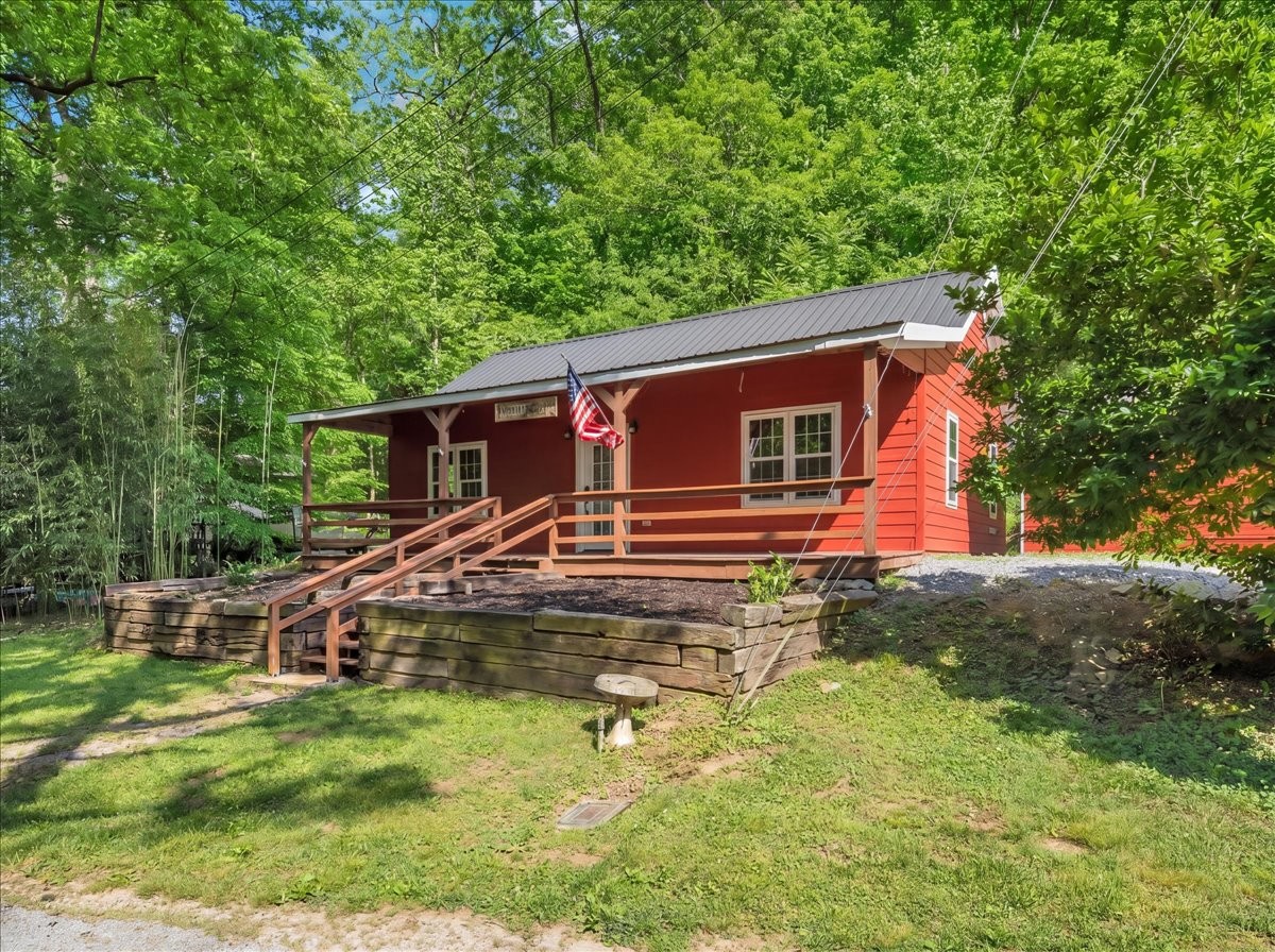 341 Cooper Ln