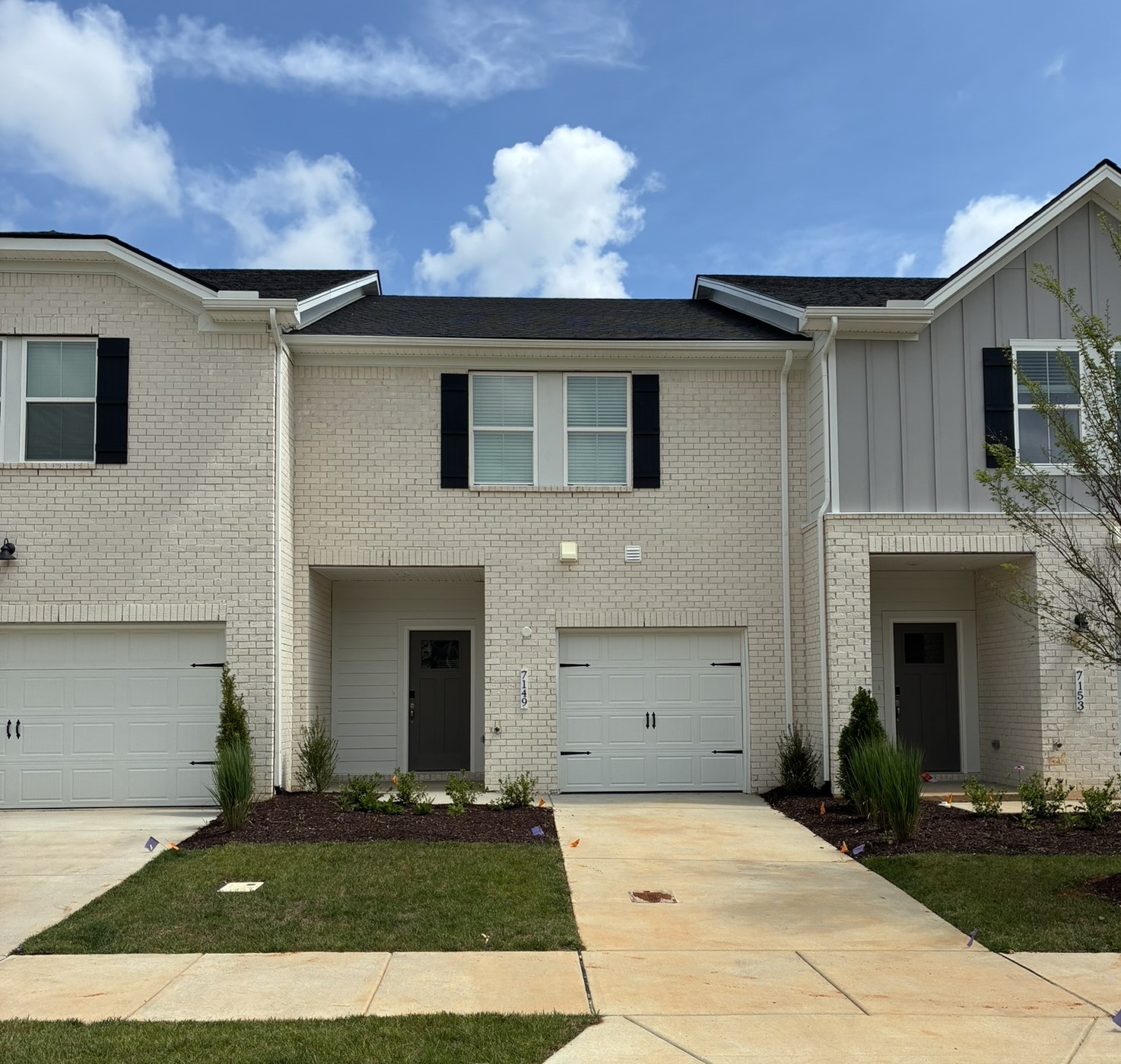 7149 Cedarcrest Ln