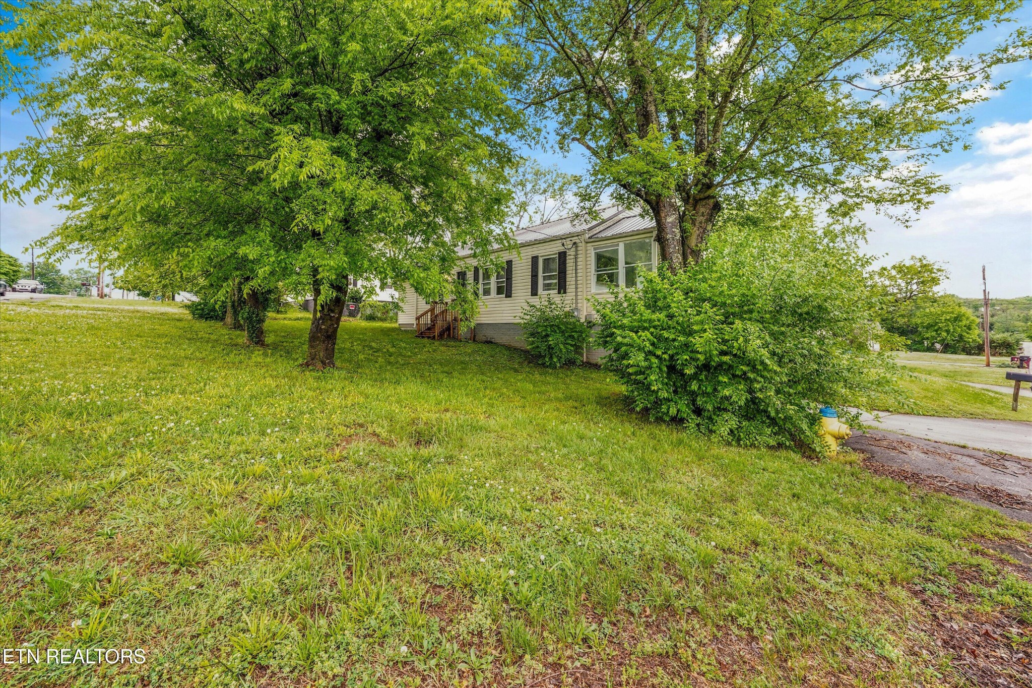 835 E Lincoln Rd