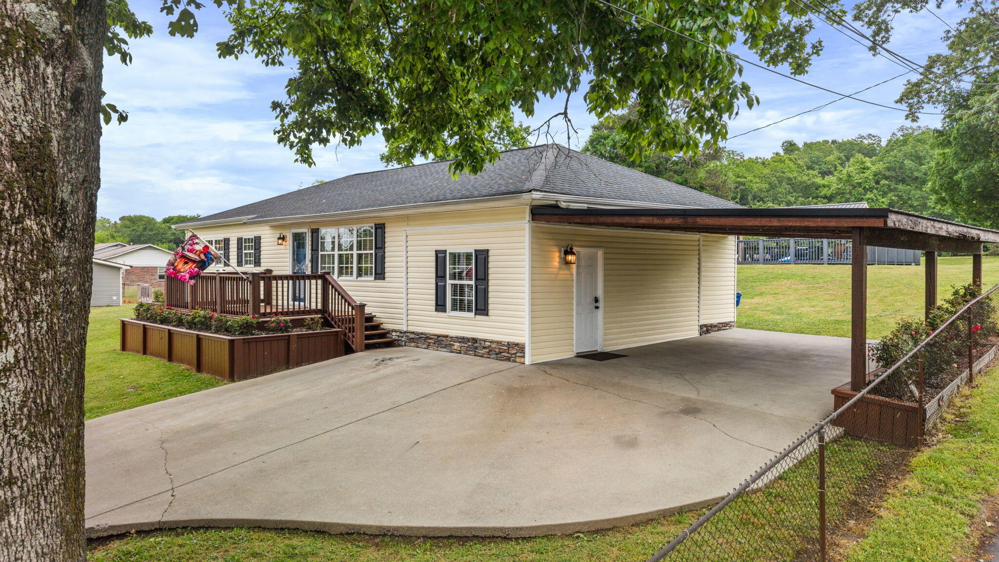 2213 Northeast Road, SE