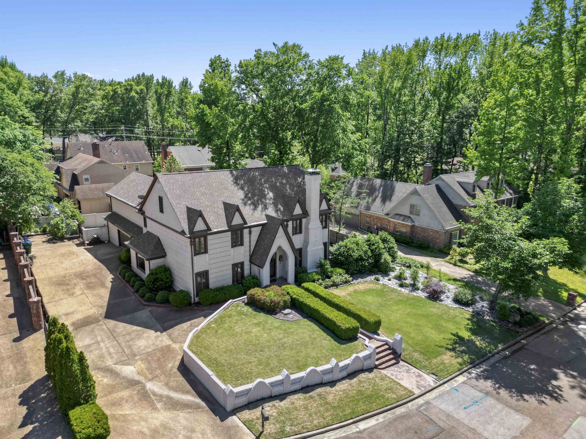 8449 LANSINGWOOD CV