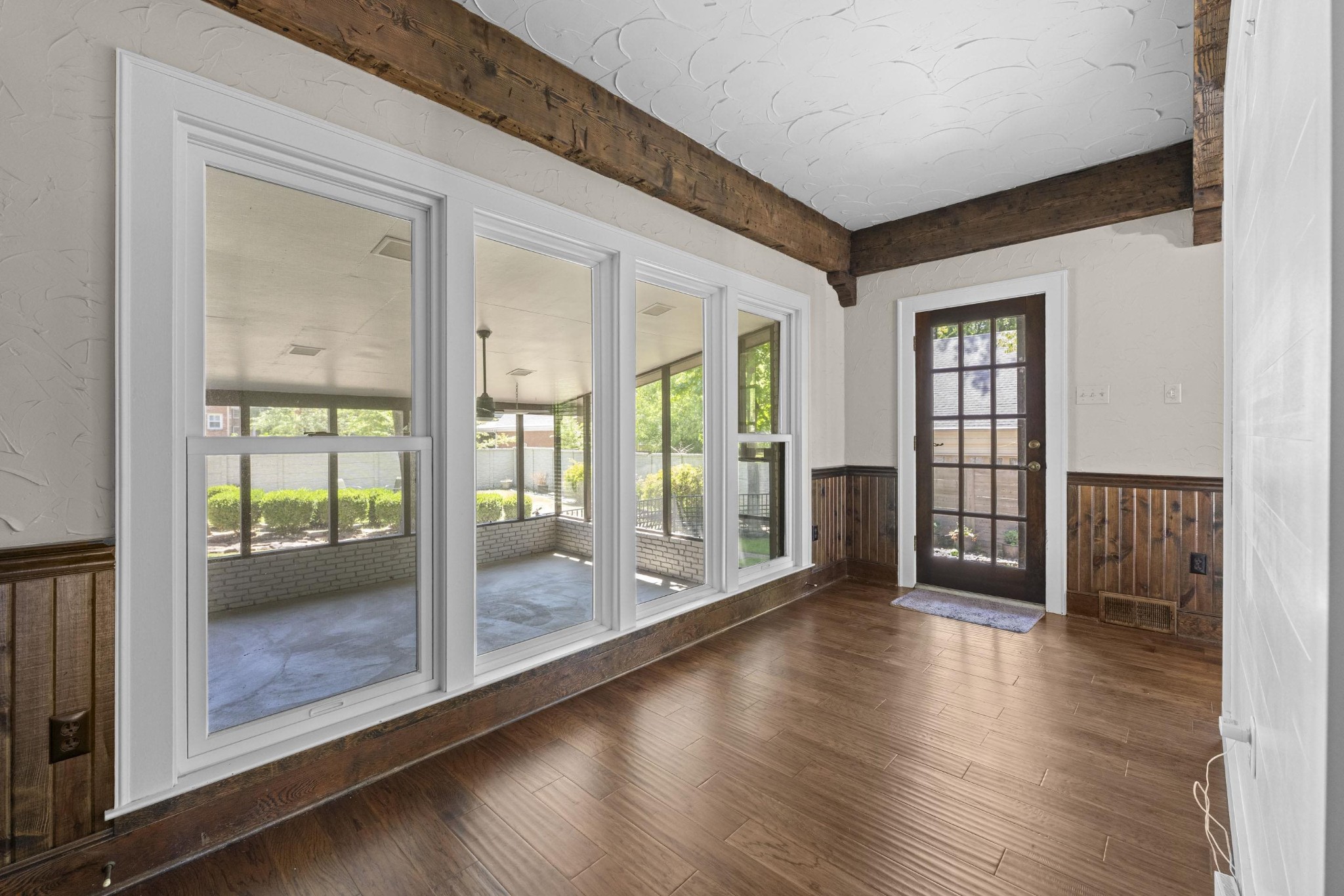 8449 LANSINGWOOD CV