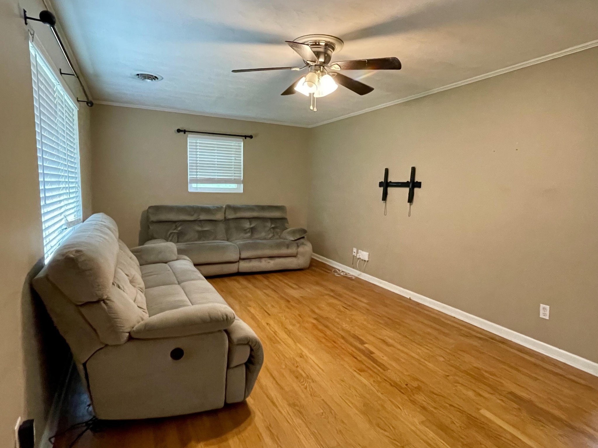 611 Lakeland Drive, NE