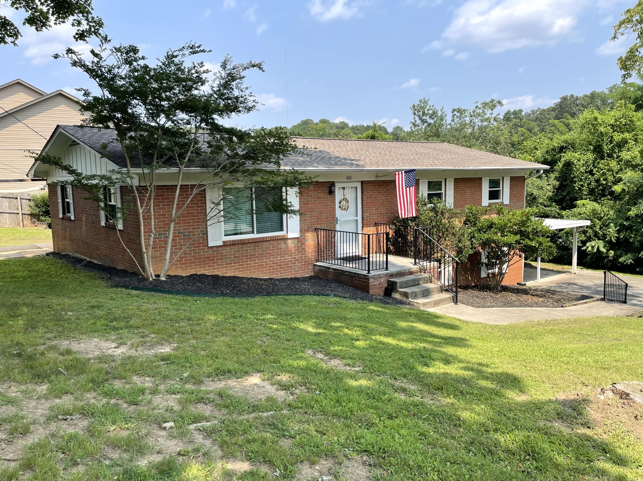611 Lakeland Drive, NE