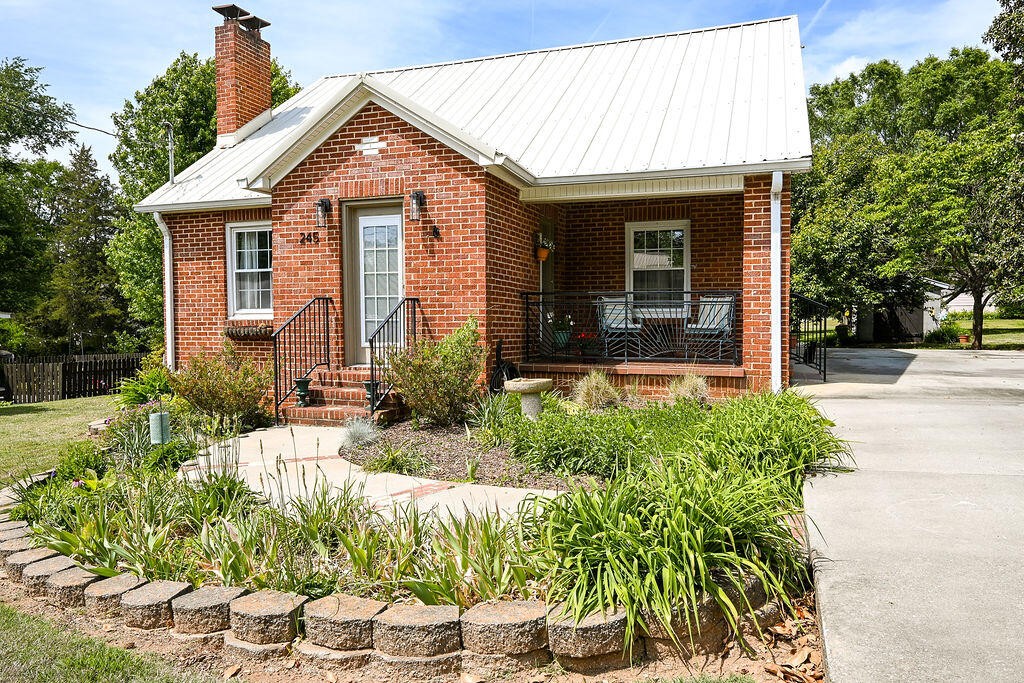 245 Hiwassee Avenue, NE
