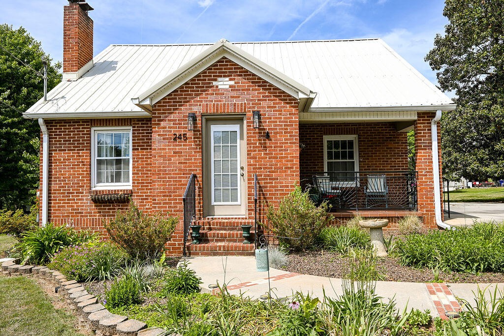 245 Hiwassee Avenue, NE