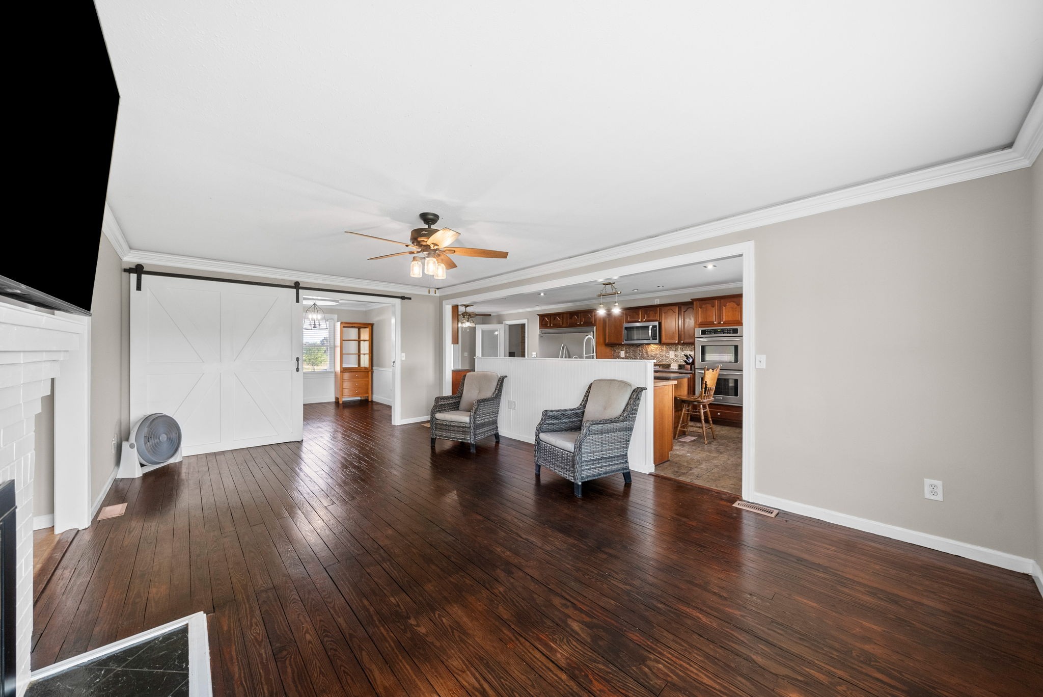 2152 Main St