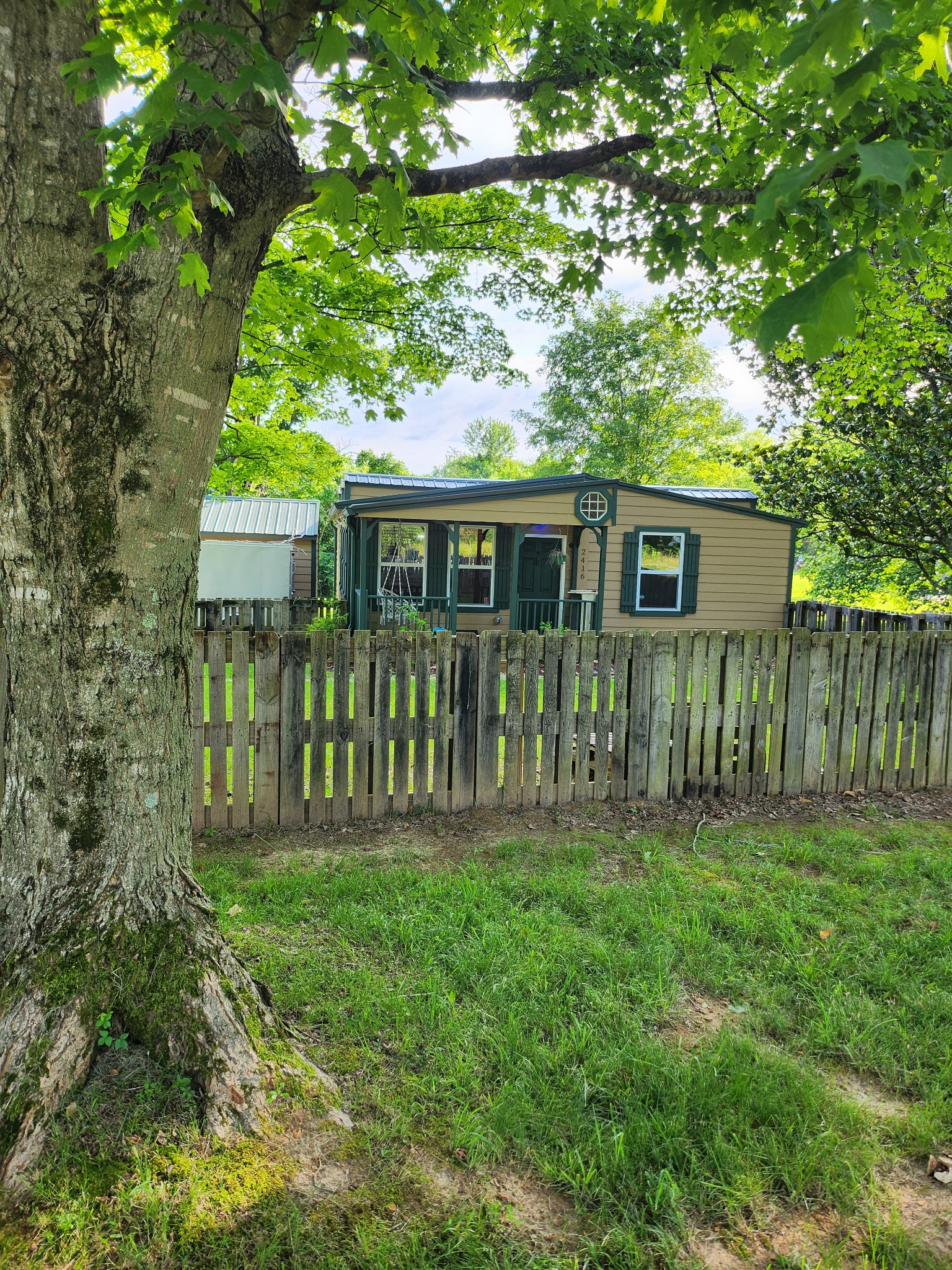 2416 Lee Dr