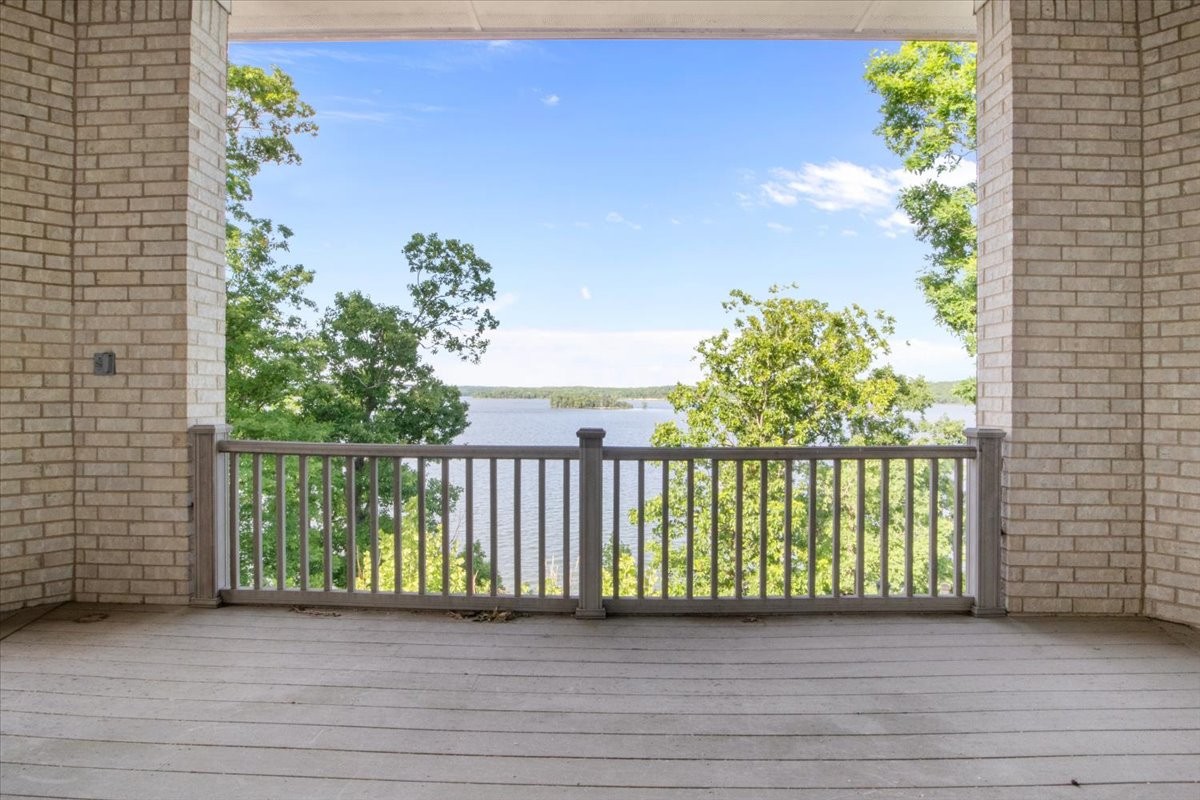 867 River Oaks Dr