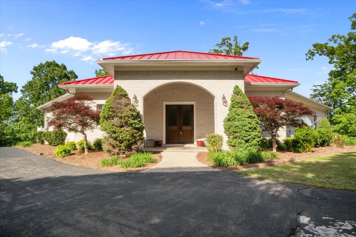 867 River Oaks Dr