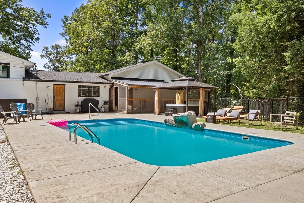 1975 Kelly Rd