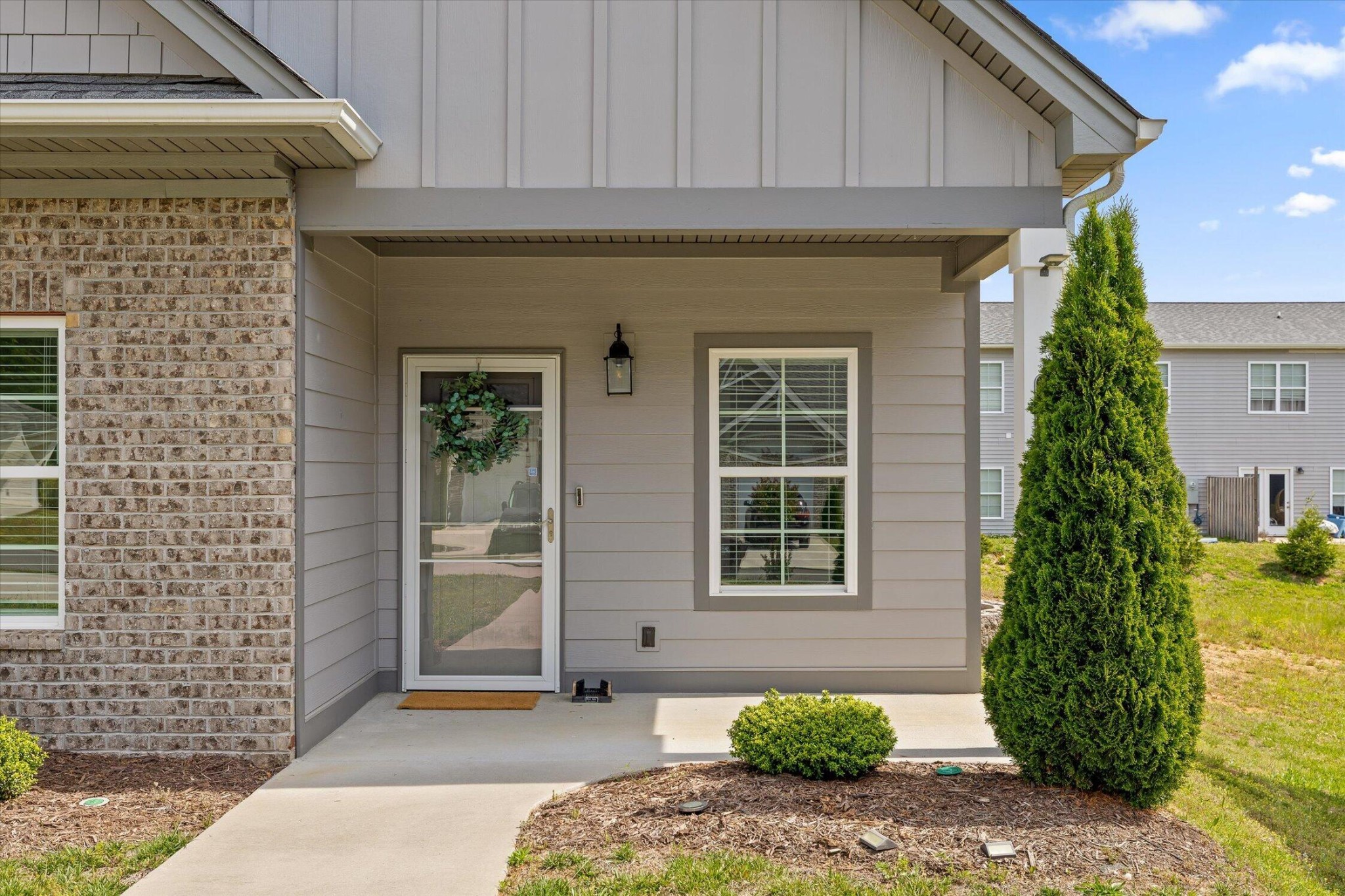 523 NE Bellingham Drive