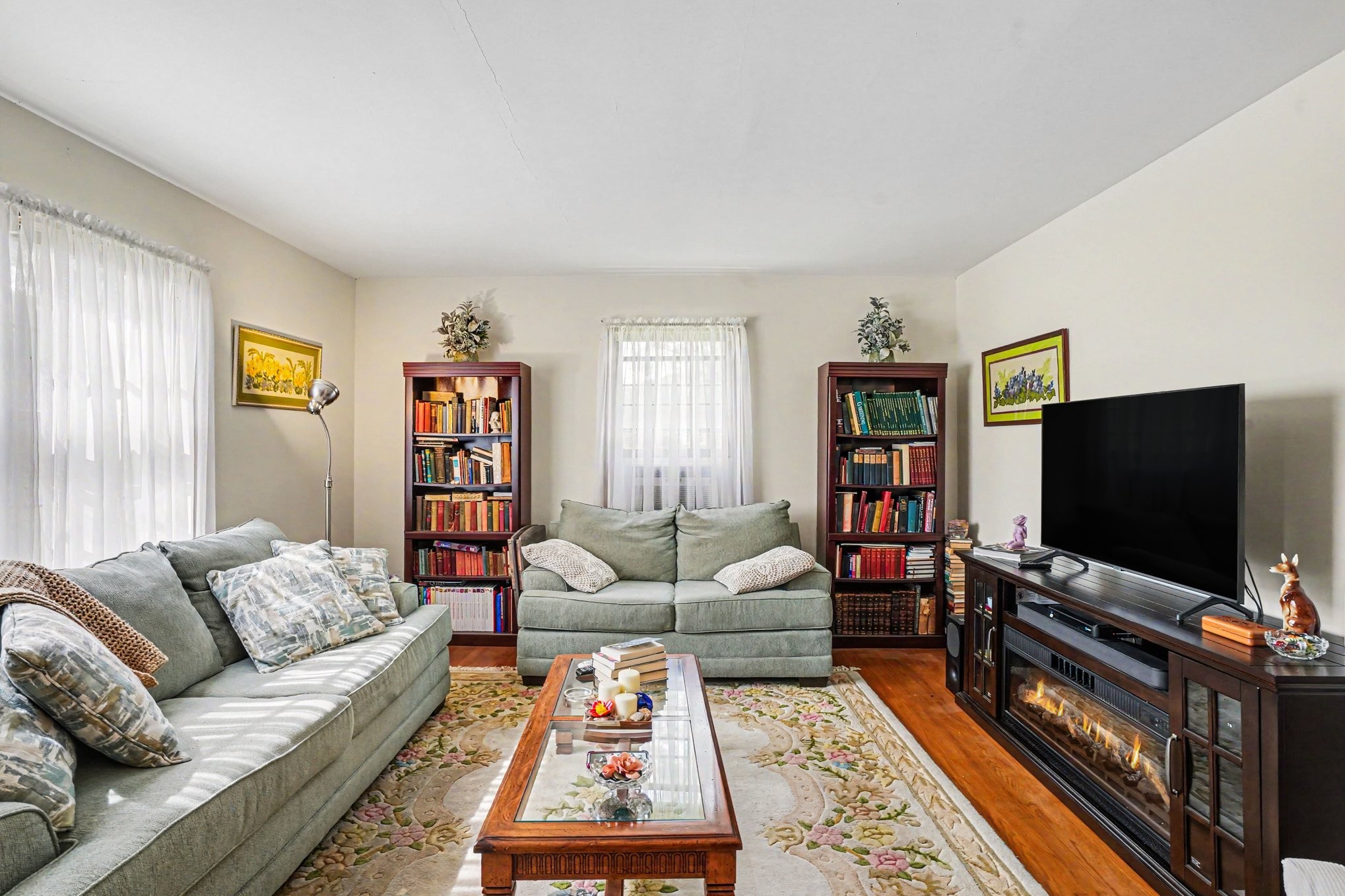 907 Camellia Dr