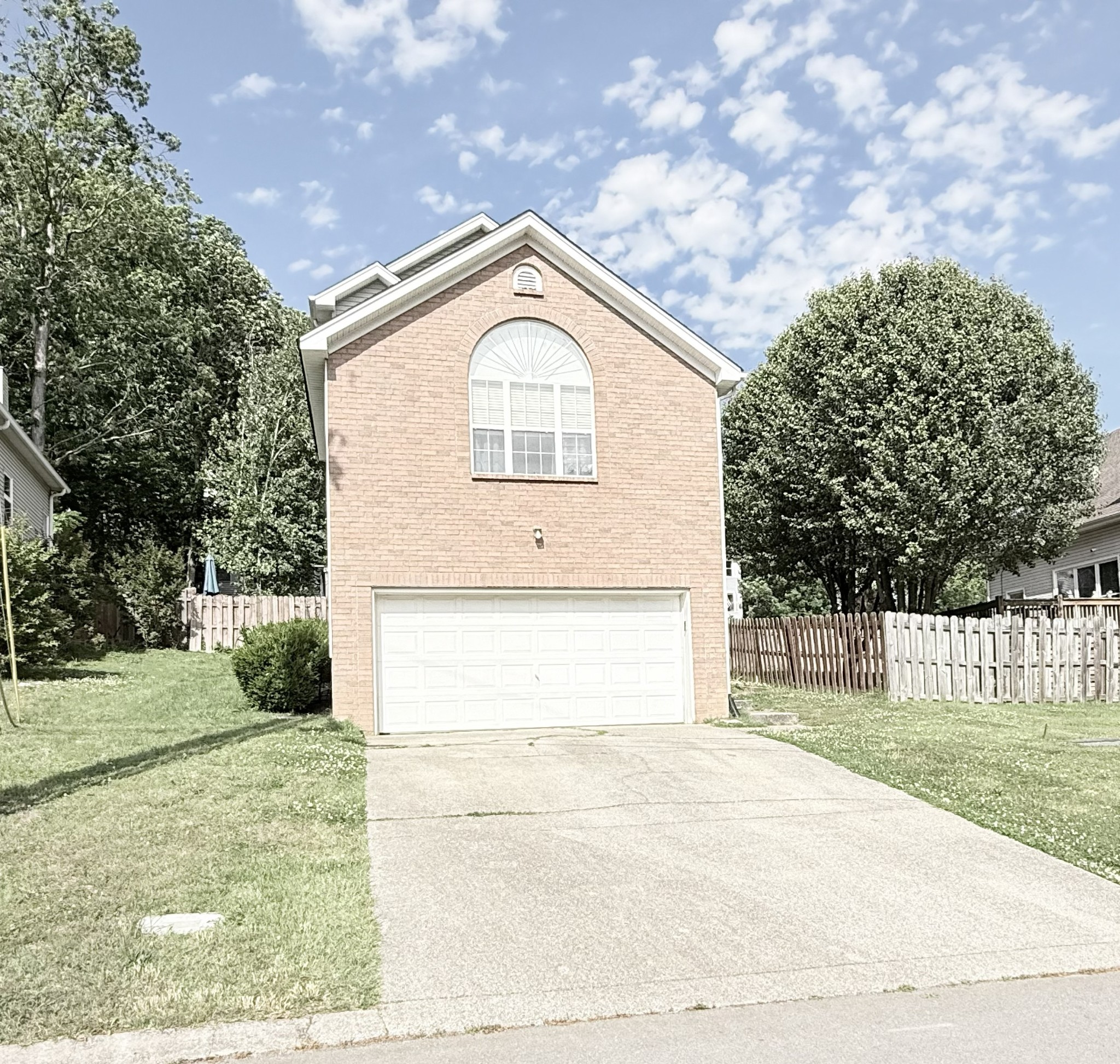 4040 Farmingham Woods Dr