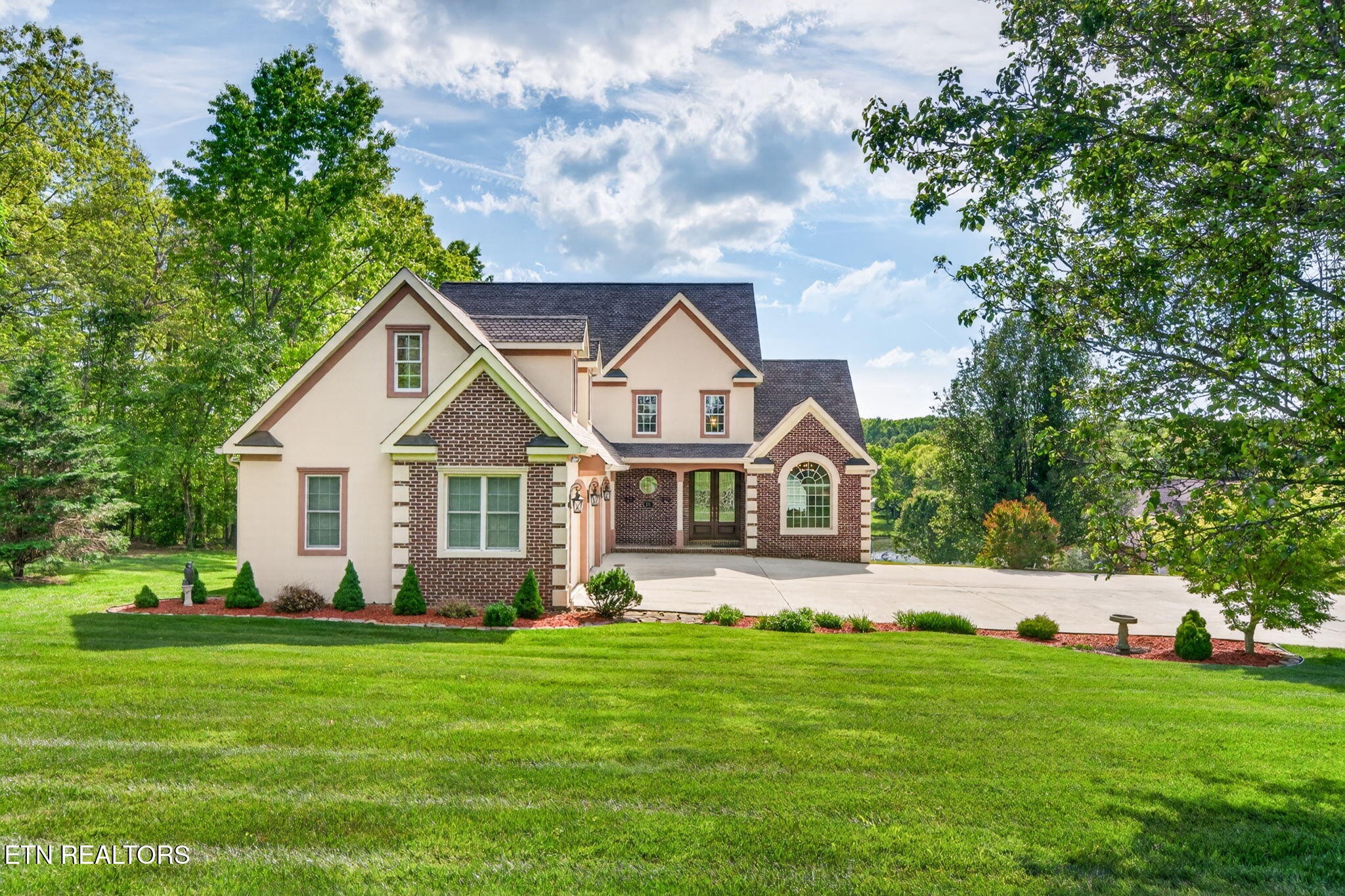 321 Magnolia Lane