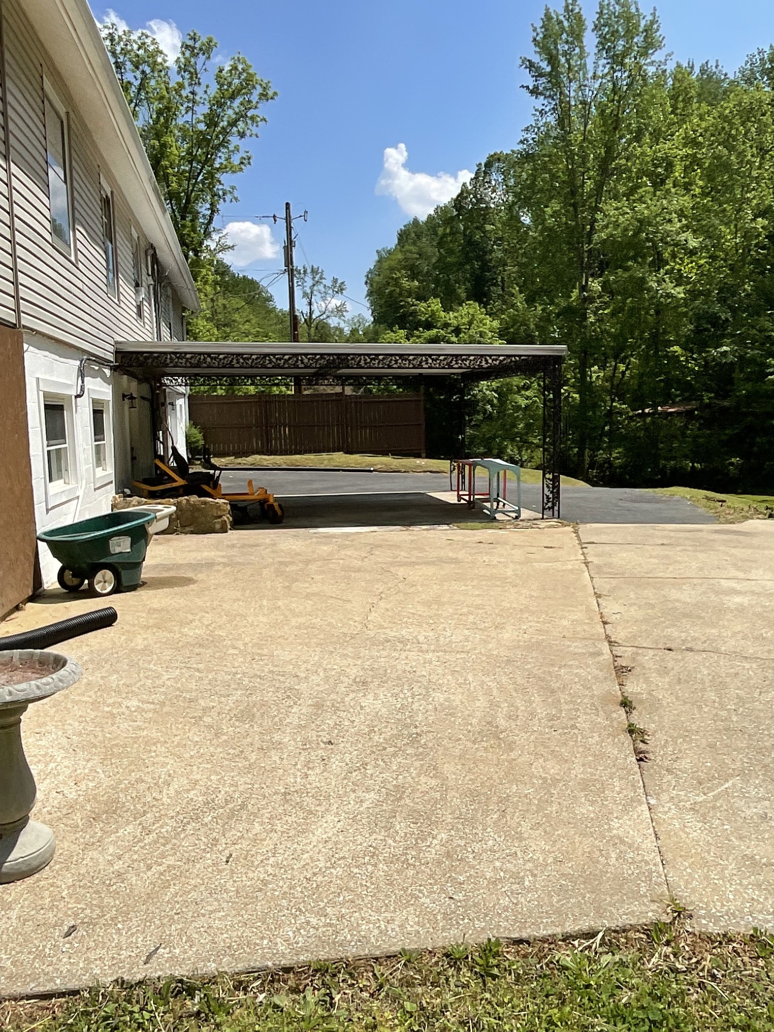 5843 Happy Hollow Ln