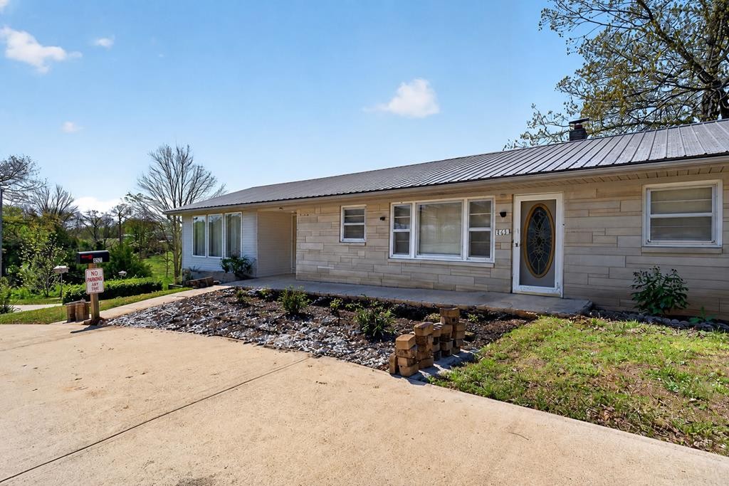 463 Franks Ferry Rd