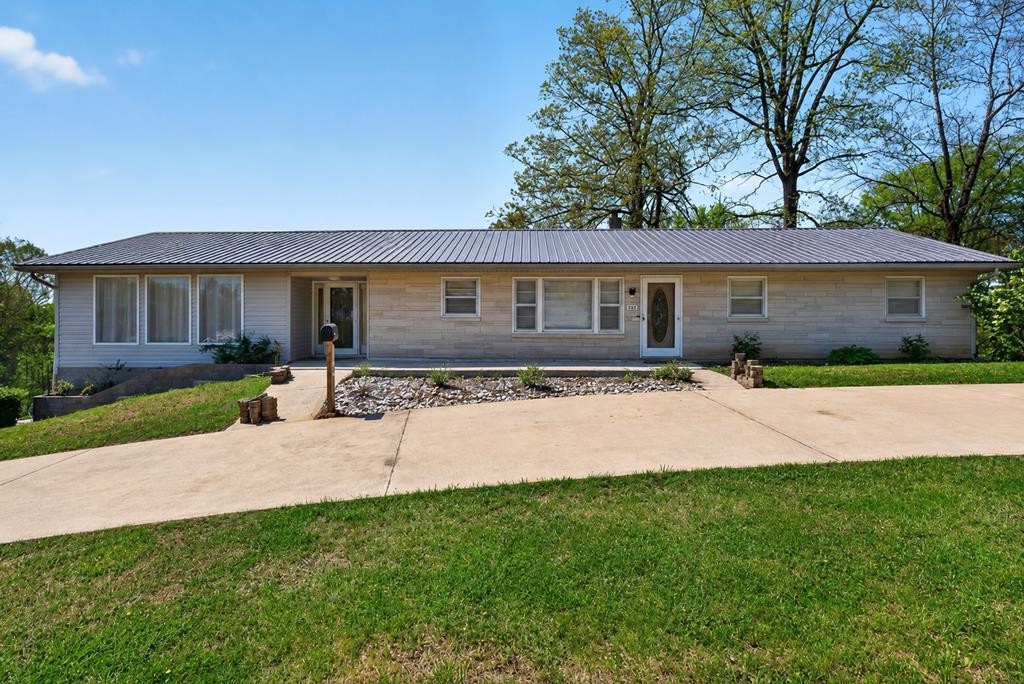 463 Franks Ferry Rd