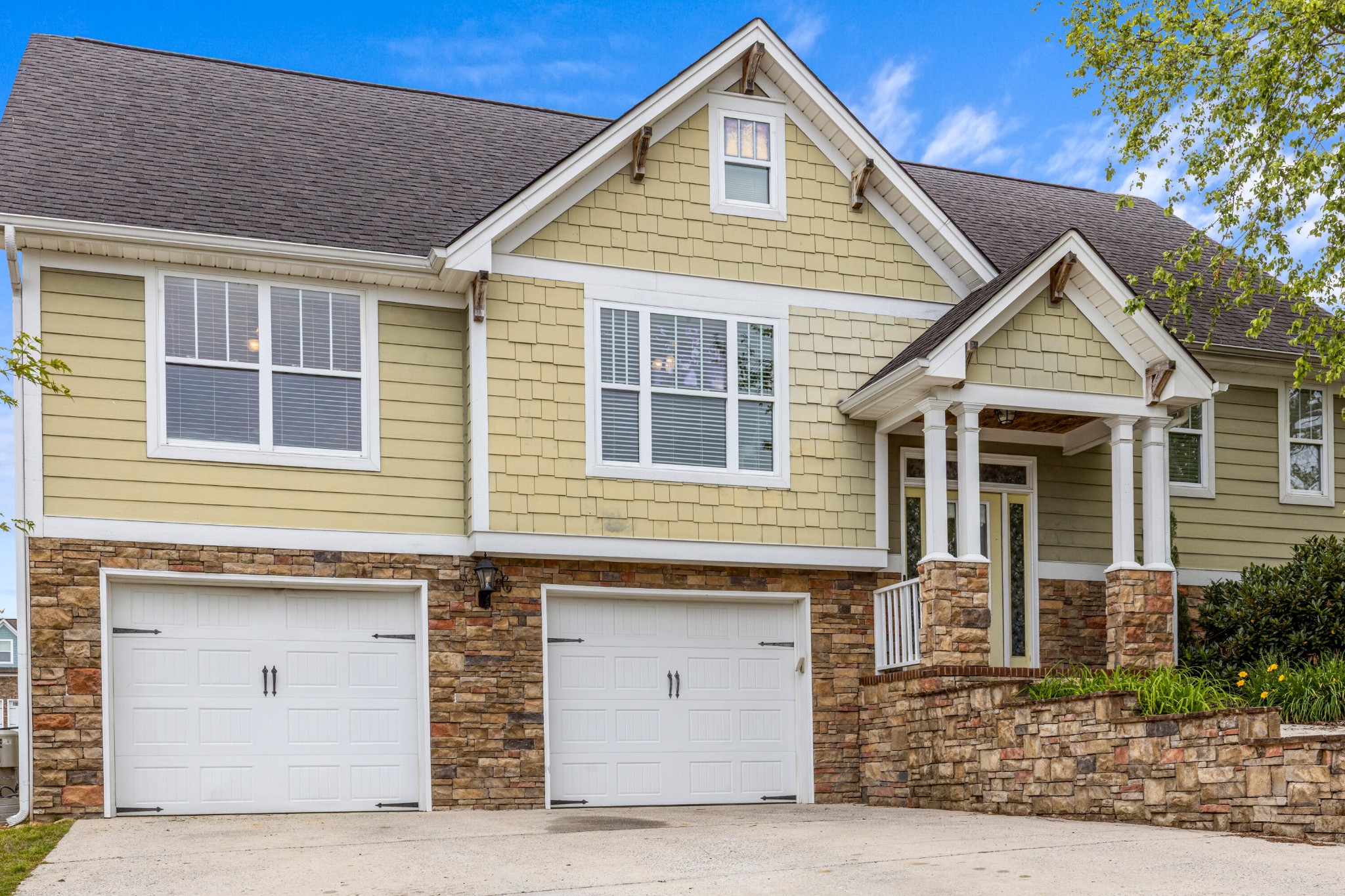 27 Running Oak Drive