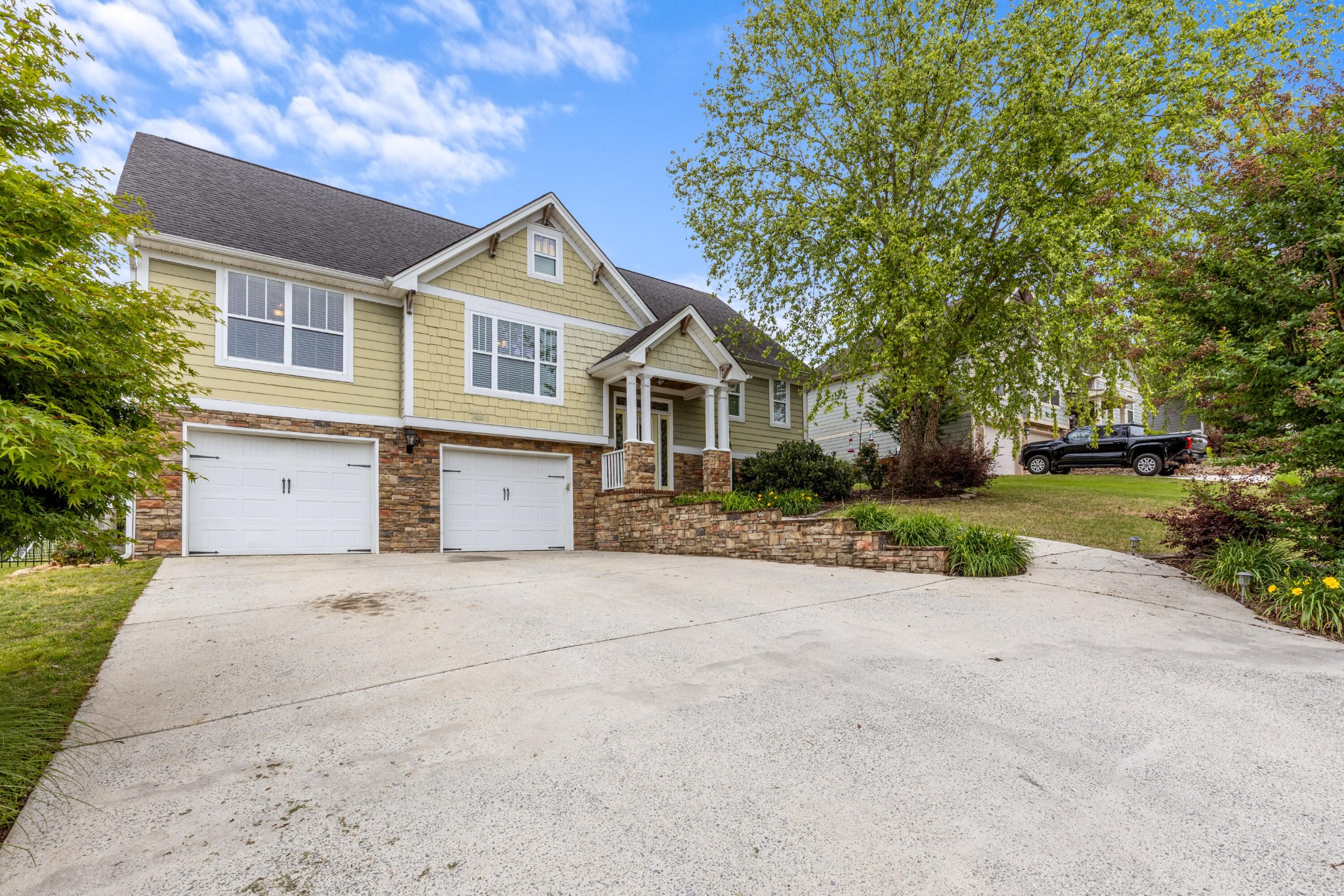 27 Running Oak Drive