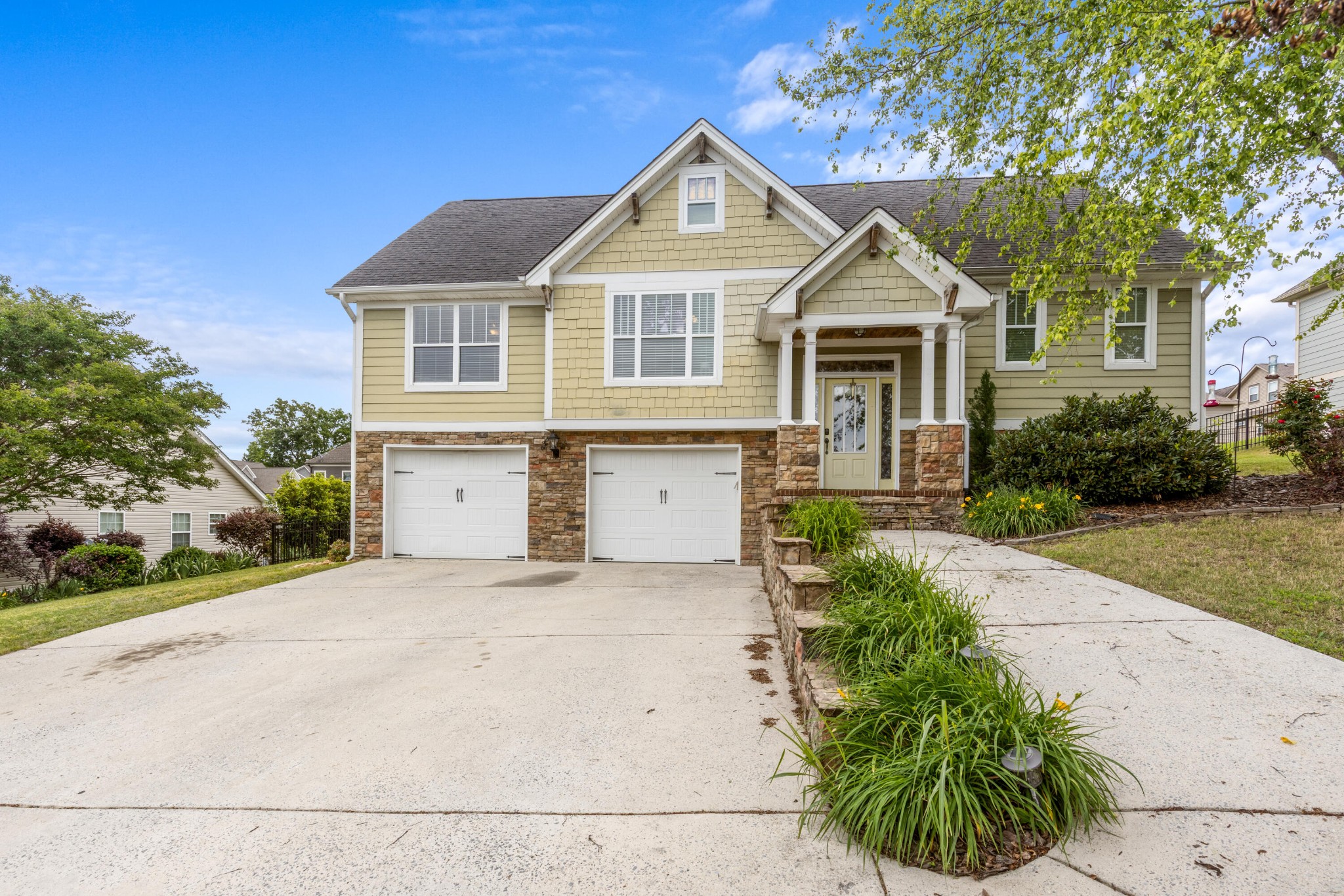 27 Running Oak Drive