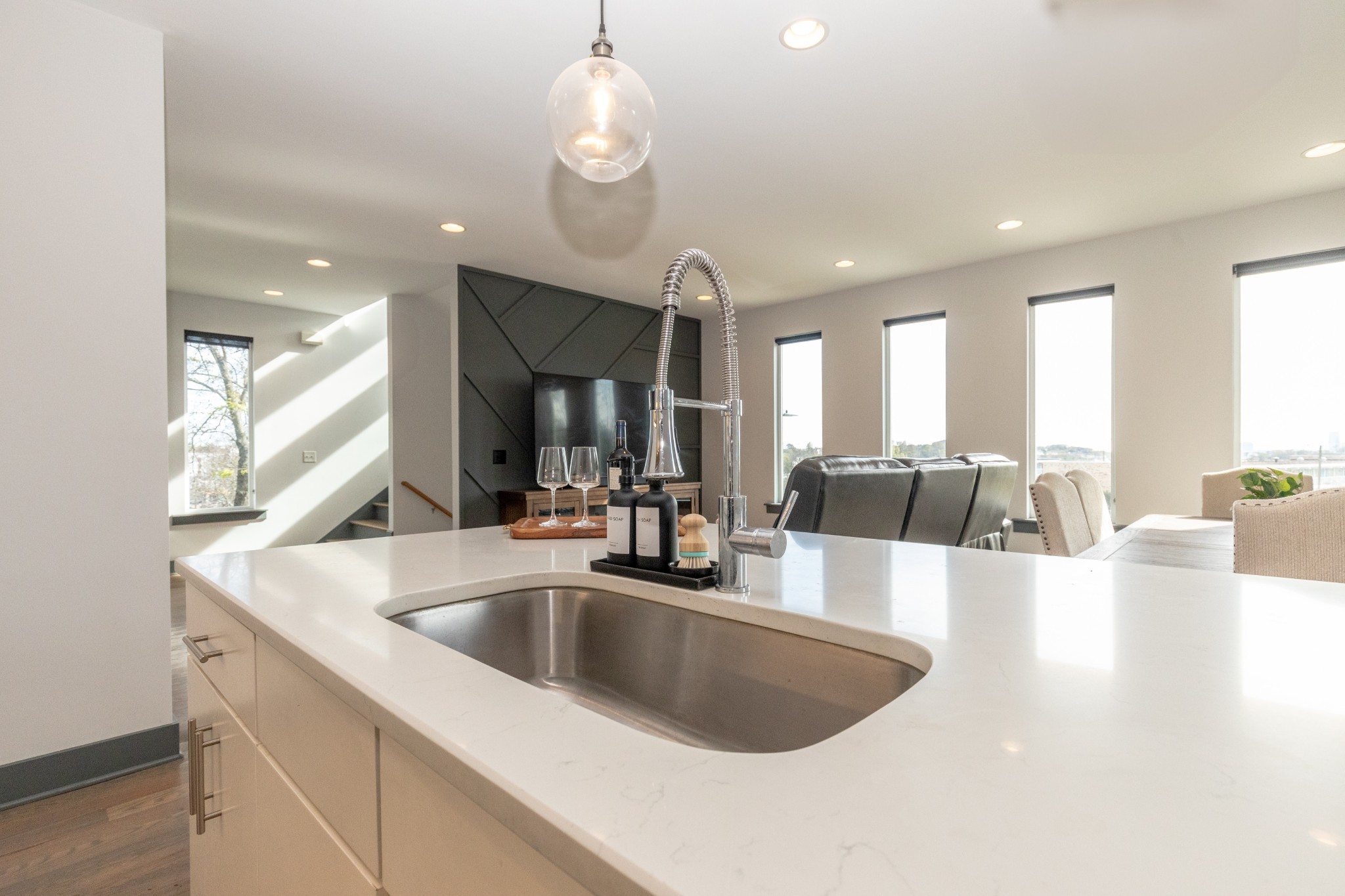 1208 Avondale Cir