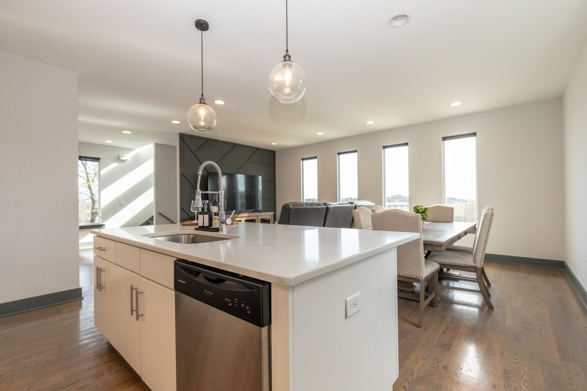 1208 Avondale Cir