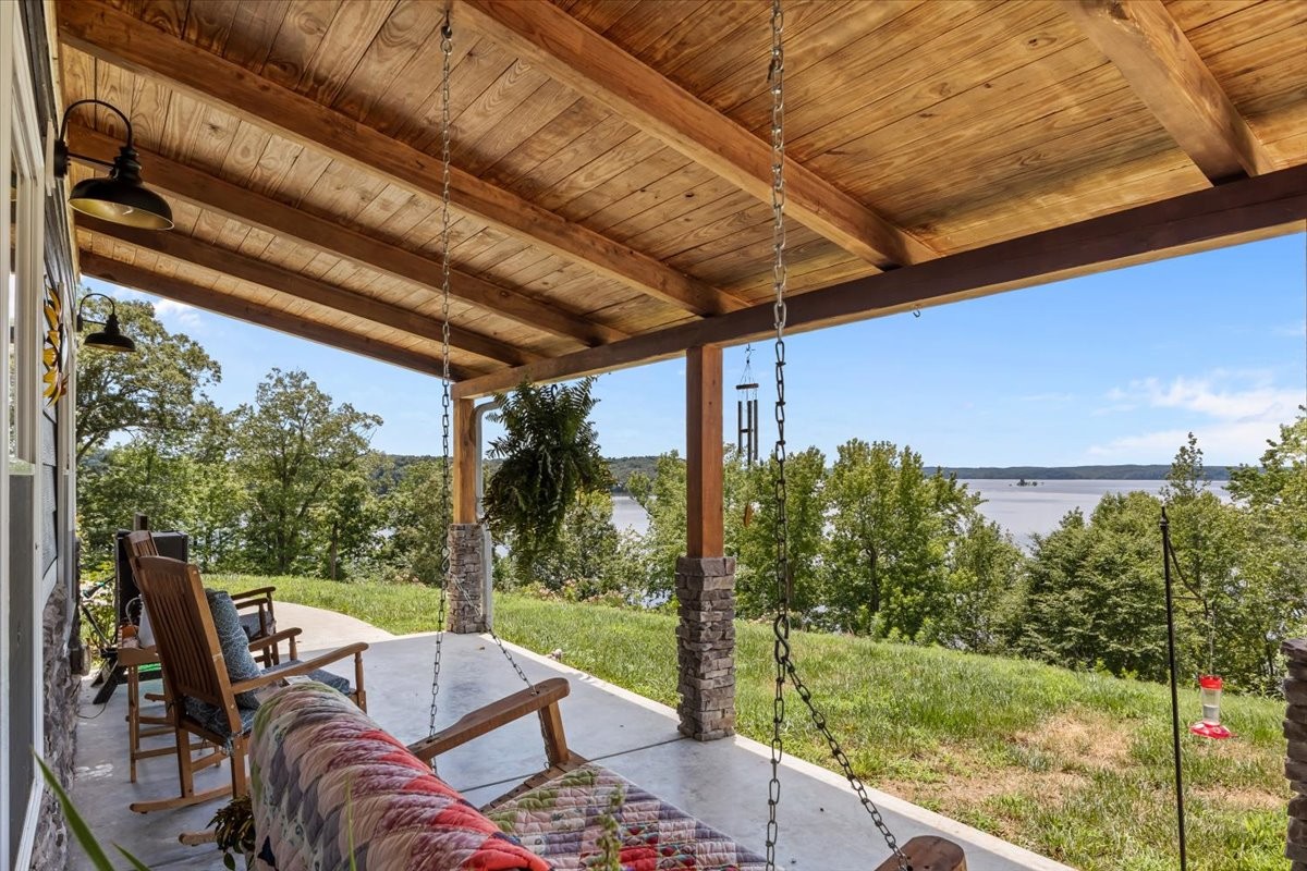 1016 Pointe of View Ln