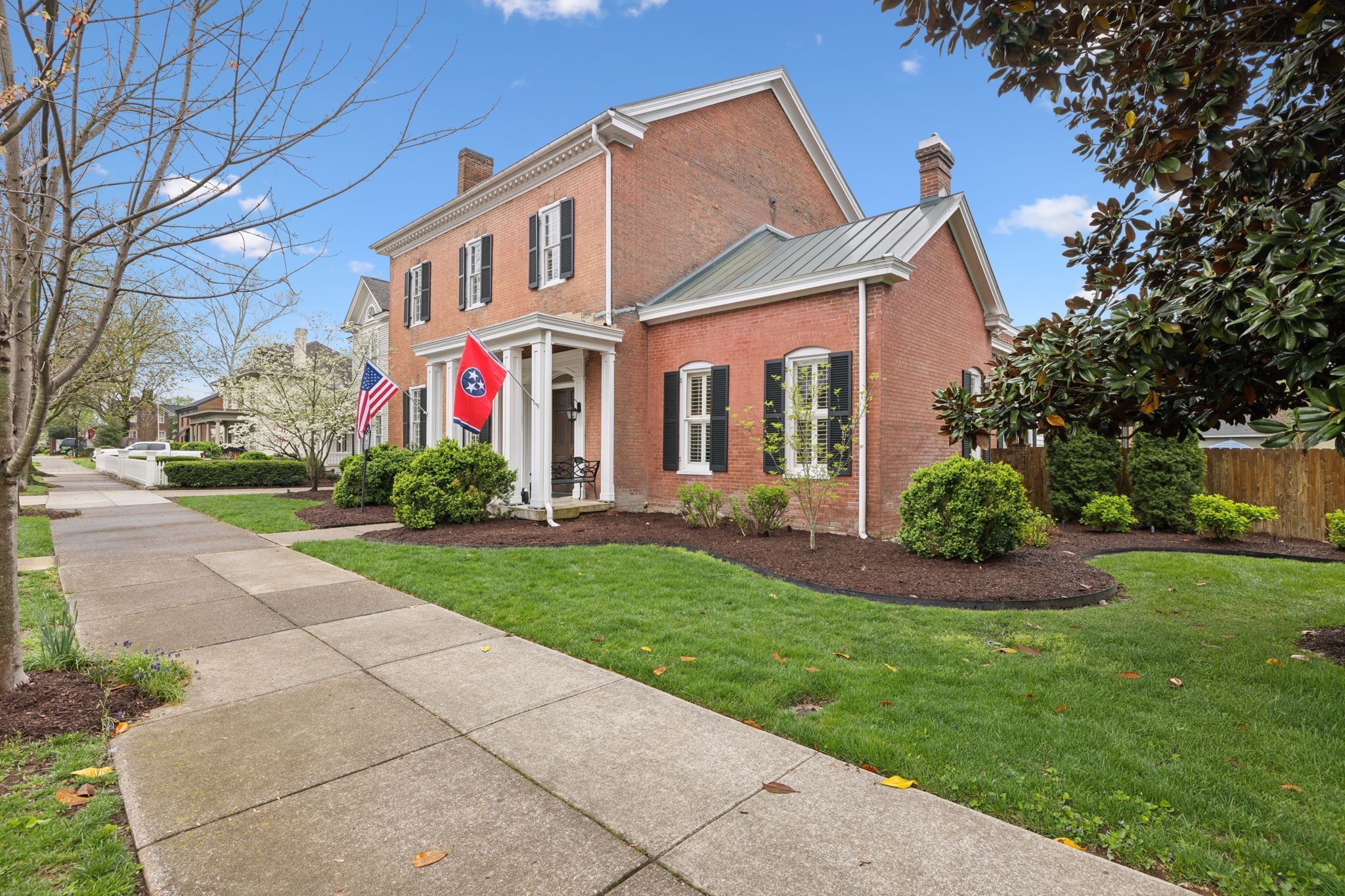 224 3rd Ave, S