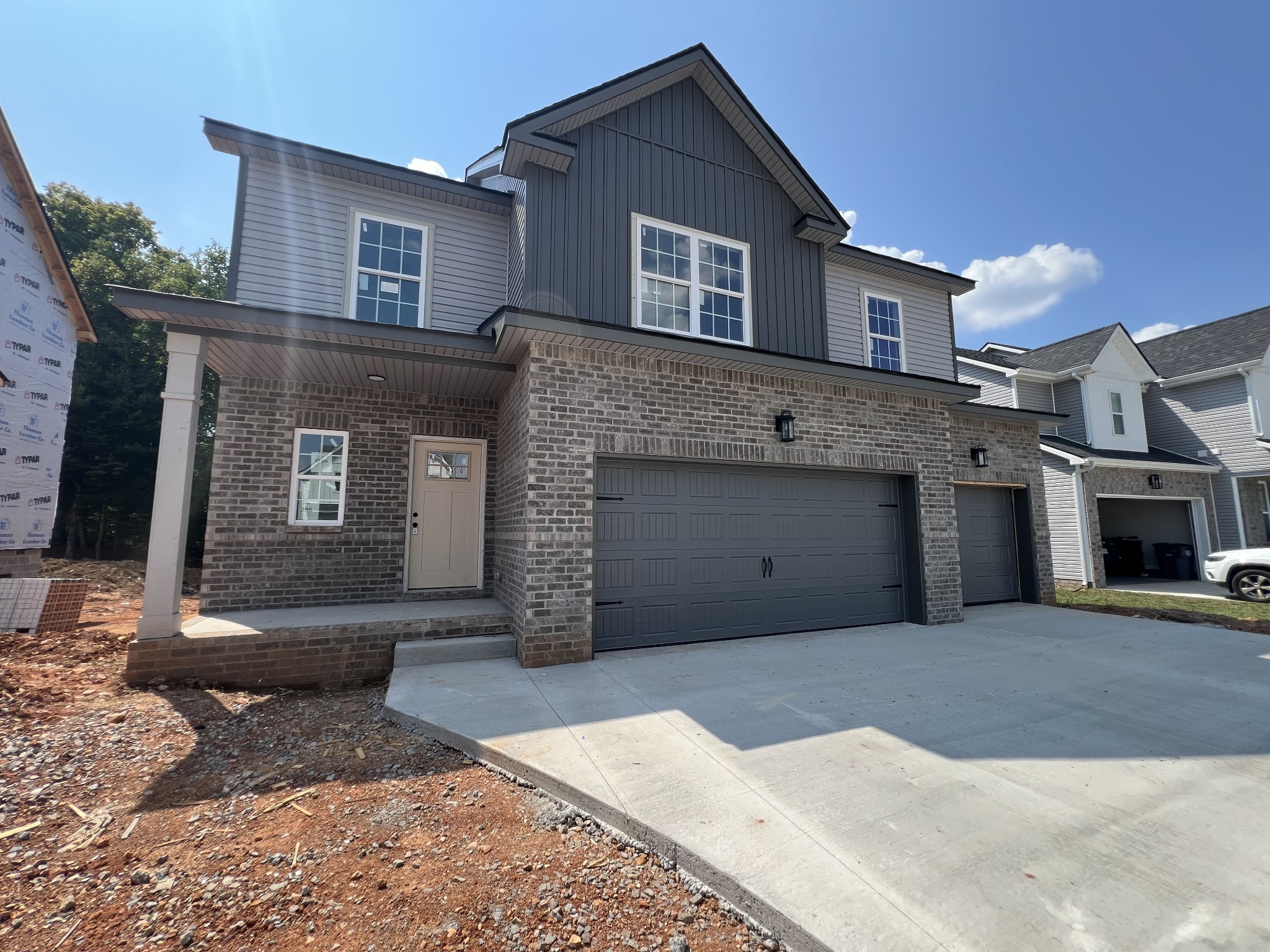 586 Pongracz Way