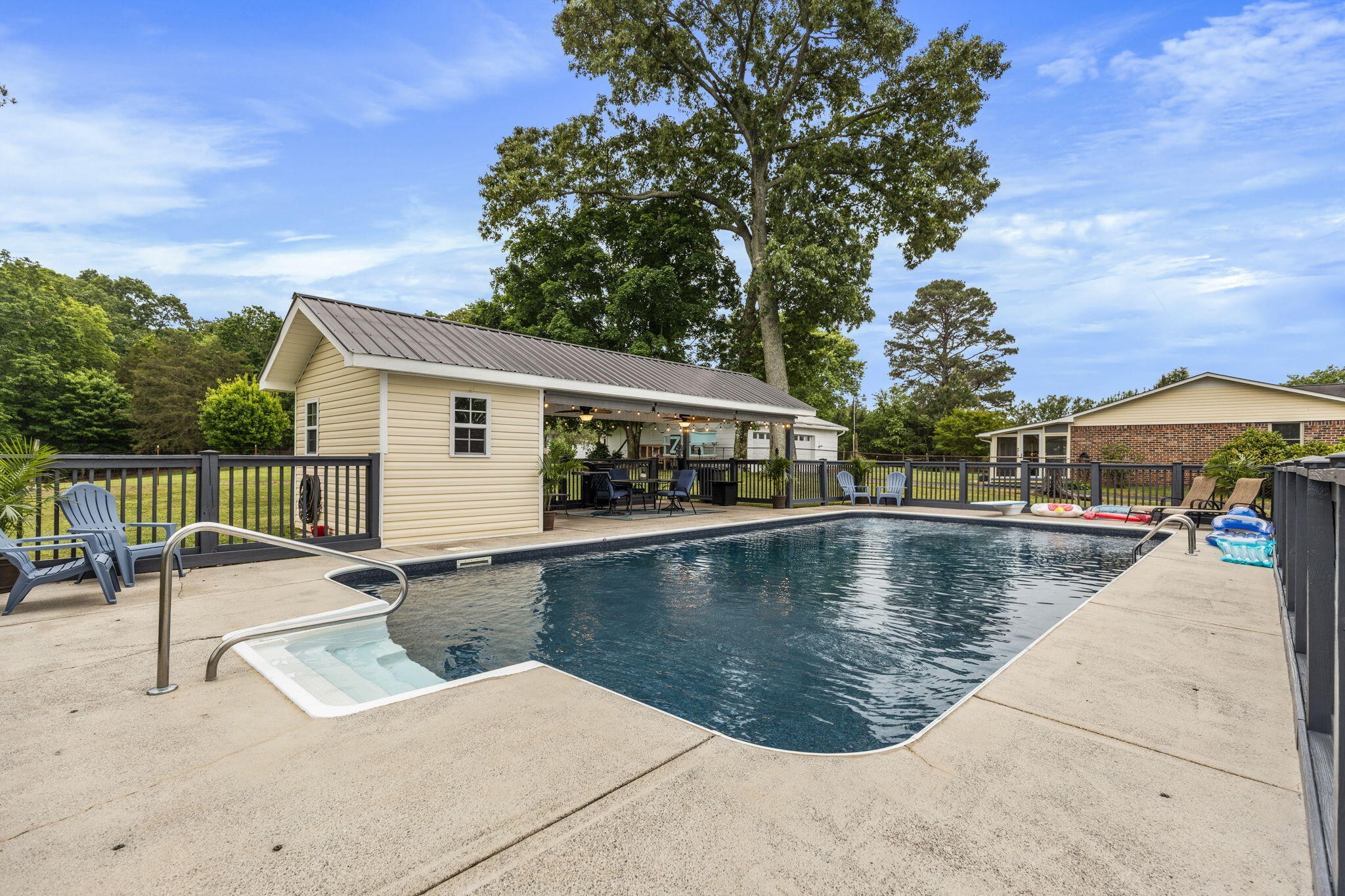 2213 Northeast, SE