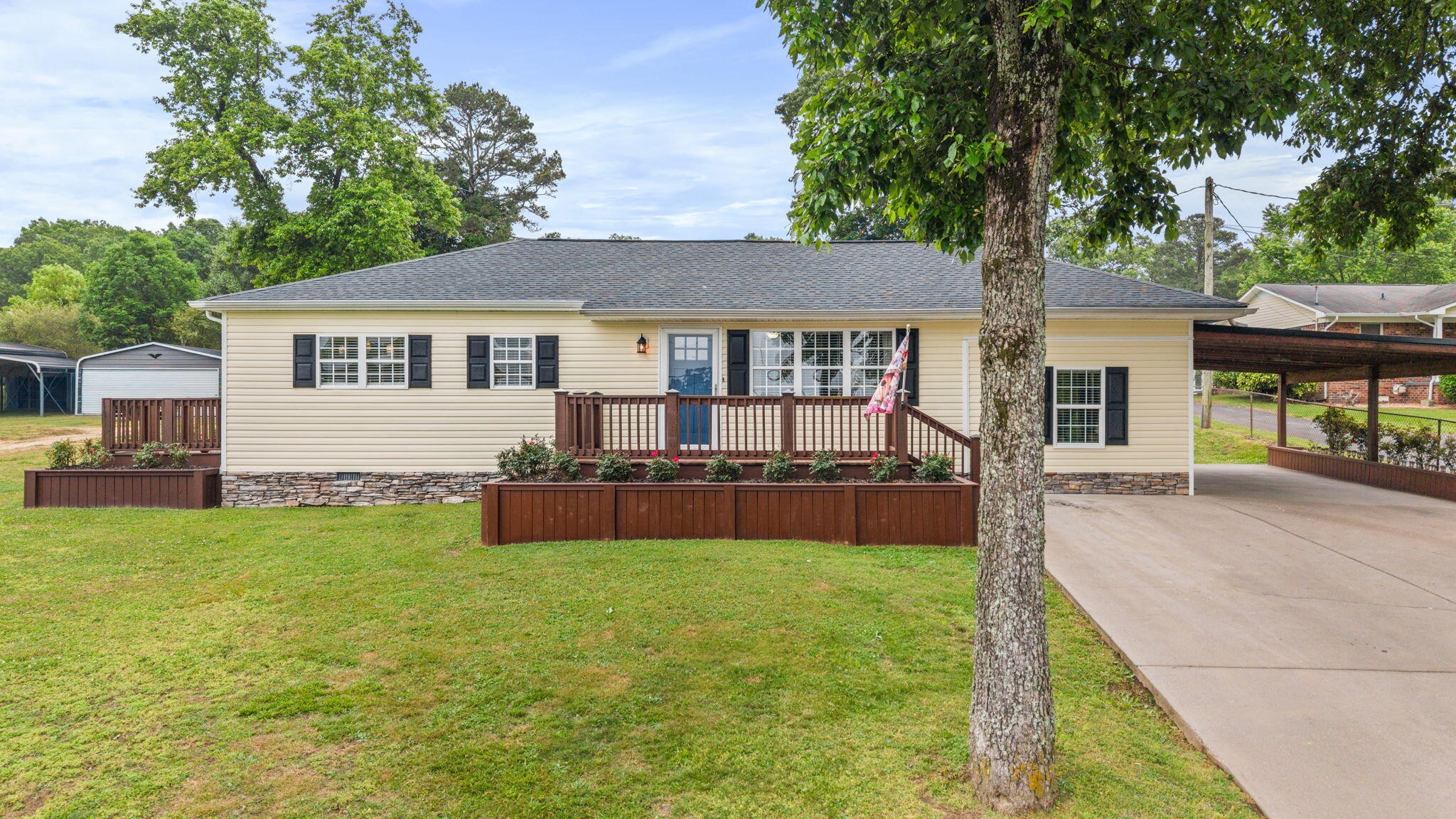 2213 Northeast, SE