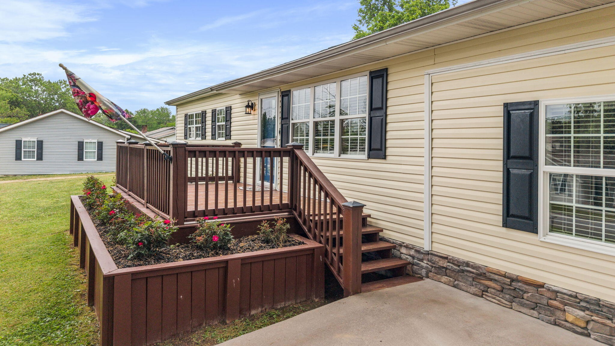 2213 Northeast, SE