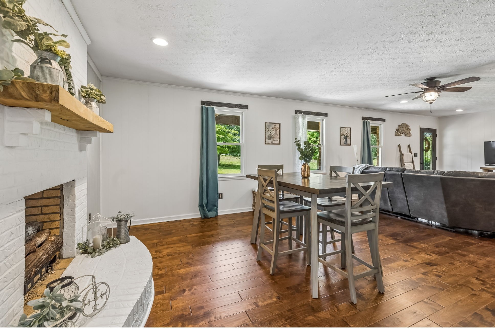 2446 Hwy 31, E