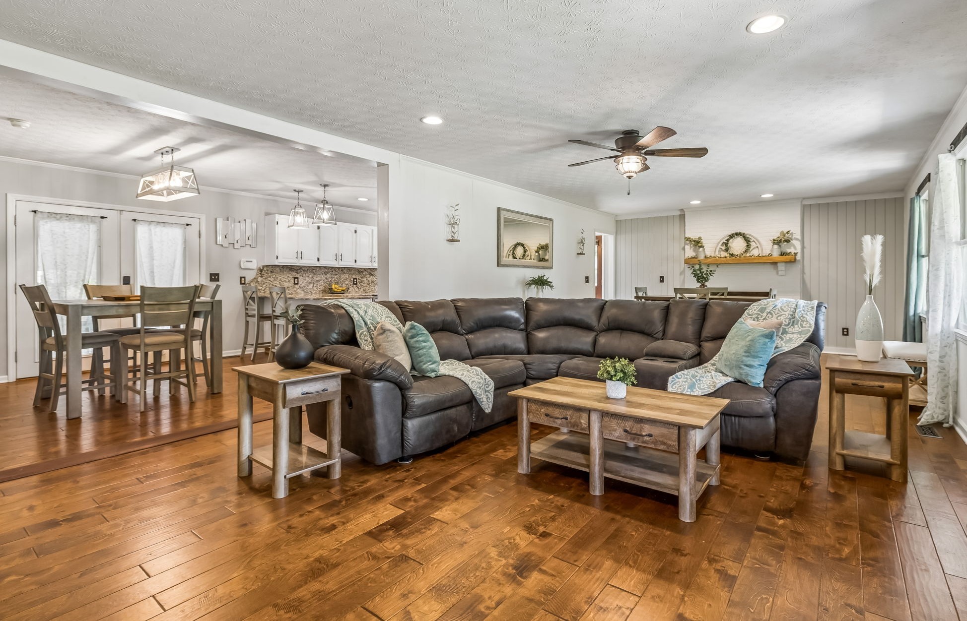 2446 Hwy 31, E