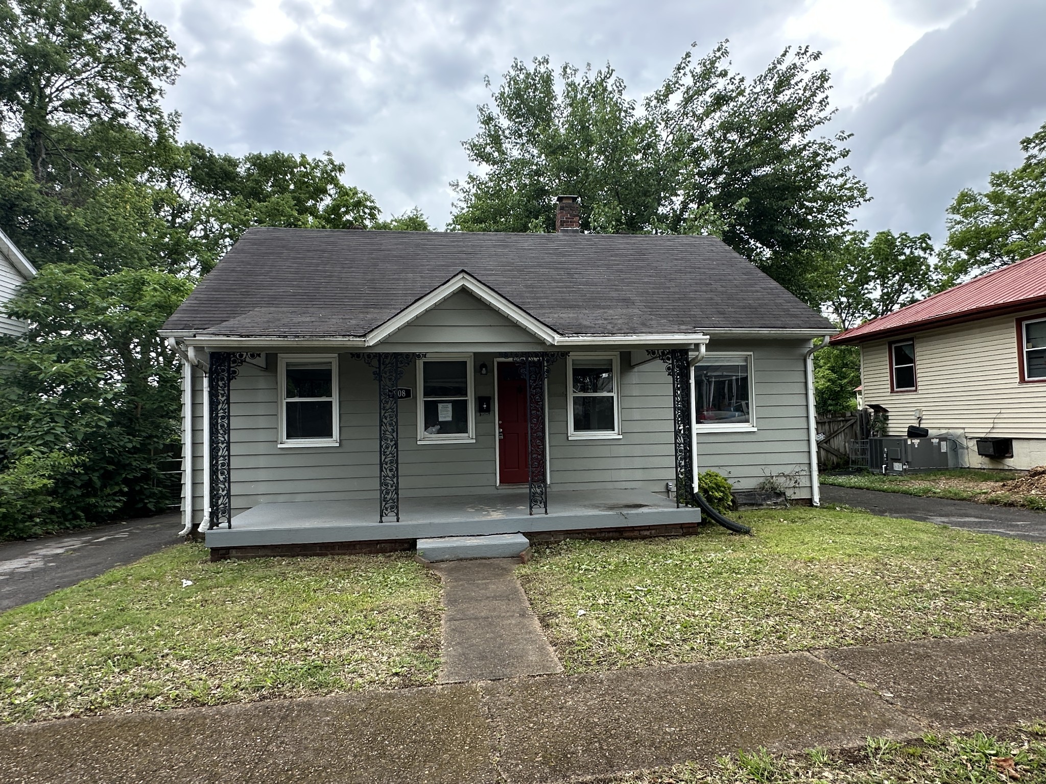 908 Bryan St