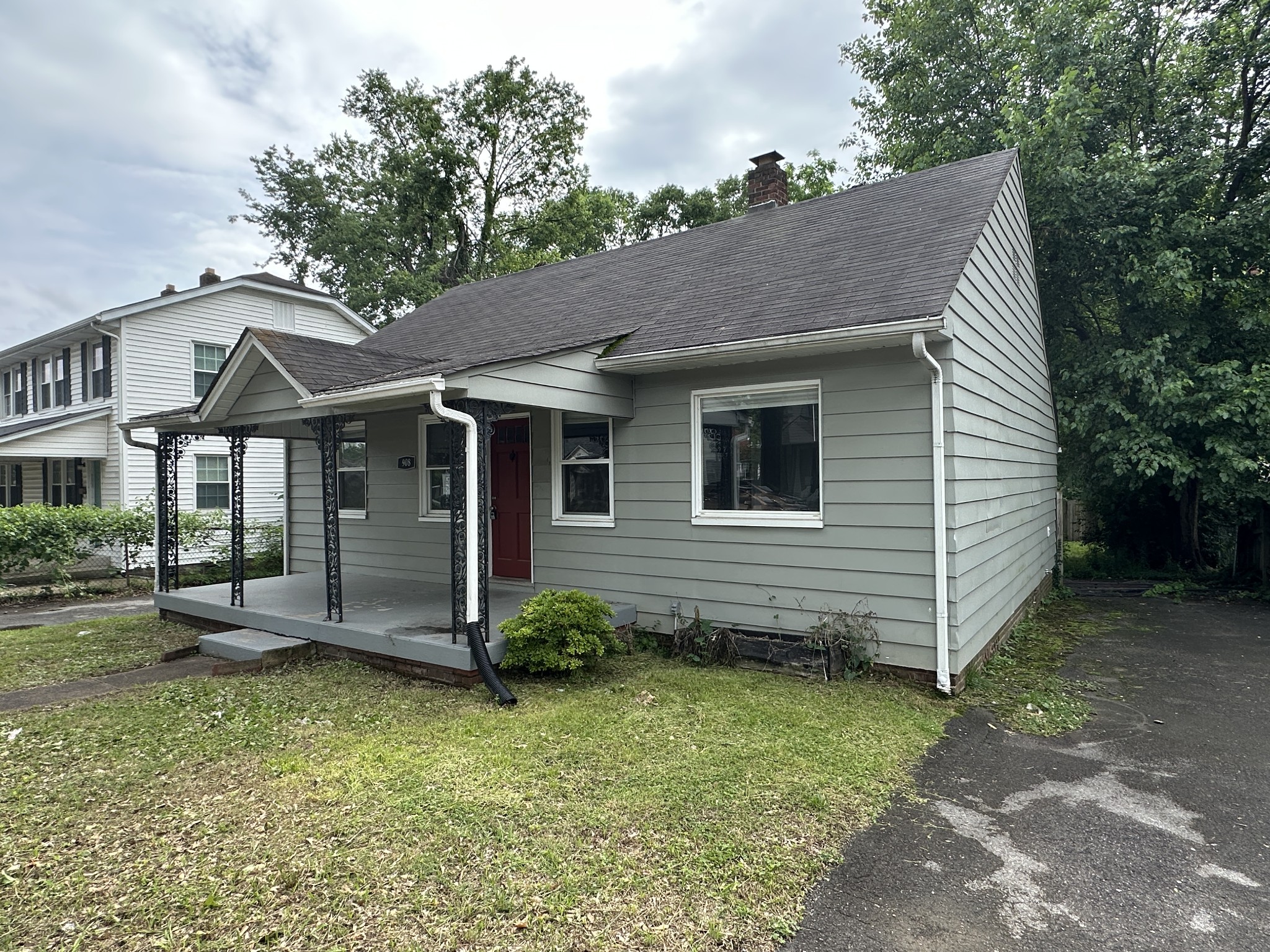 908 Bryan St